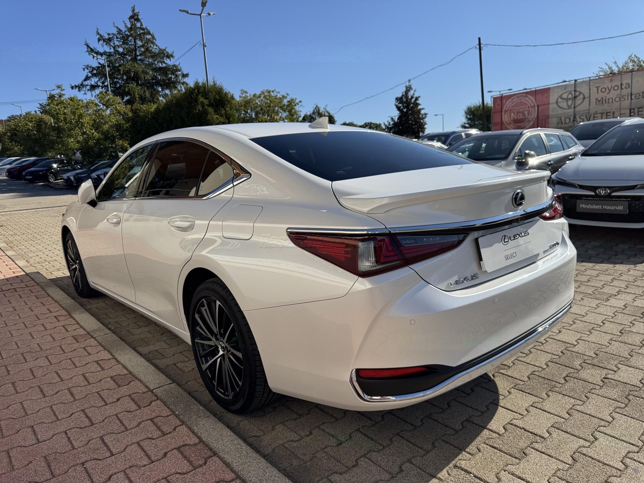 Lexus 17 2,5 131 kW automat, Maďarsko — foto 4 z 12