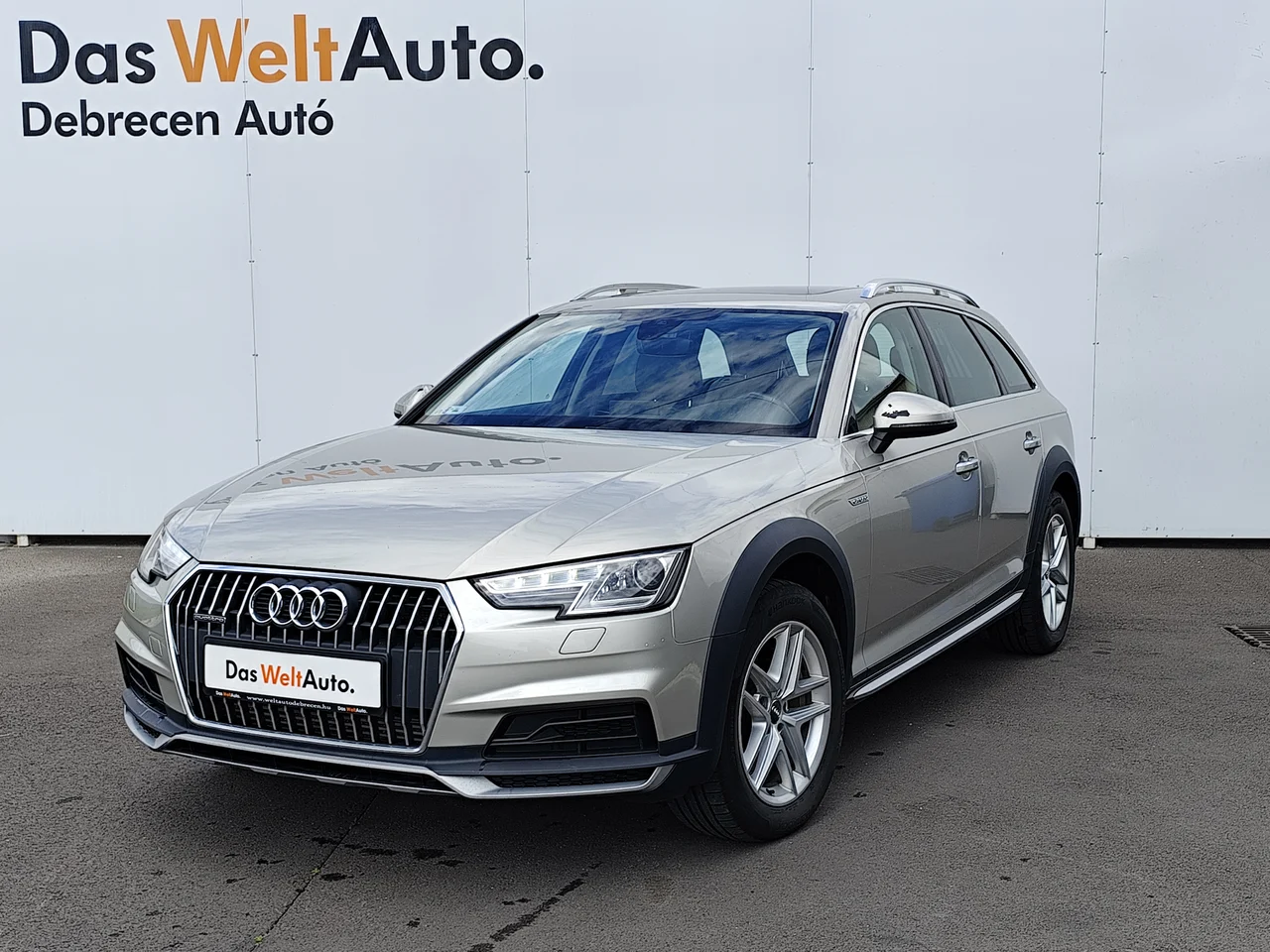 Audi A4 4x4 3,0 TDI 200 kW 3.0TDI automat rok 2017, Cuvée-ezüst metál, 292 041 km, Maďarsko — foto 1 | AMOTOR Audi A4 4x4 3,0 TDI 200 kW 3.0TDI automat rok 2017, Cuvée-ezüst metál, 292 041 km, Maďarsko — foto 1