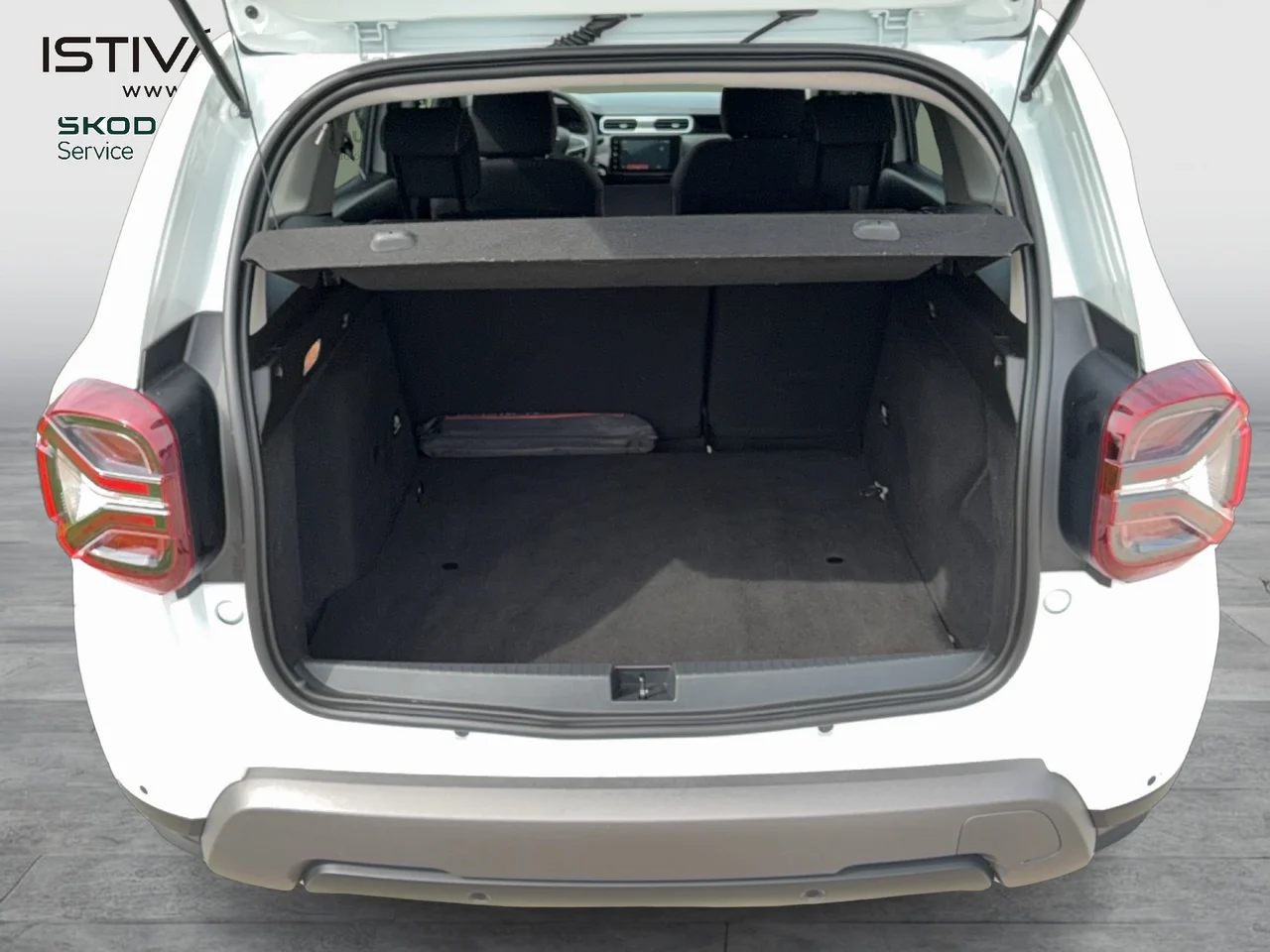 Dacia Duster 110 kW 1.3 TCe automat rok 2023, fehér, 70 907 km, Maďarsko — foto 12 z 13