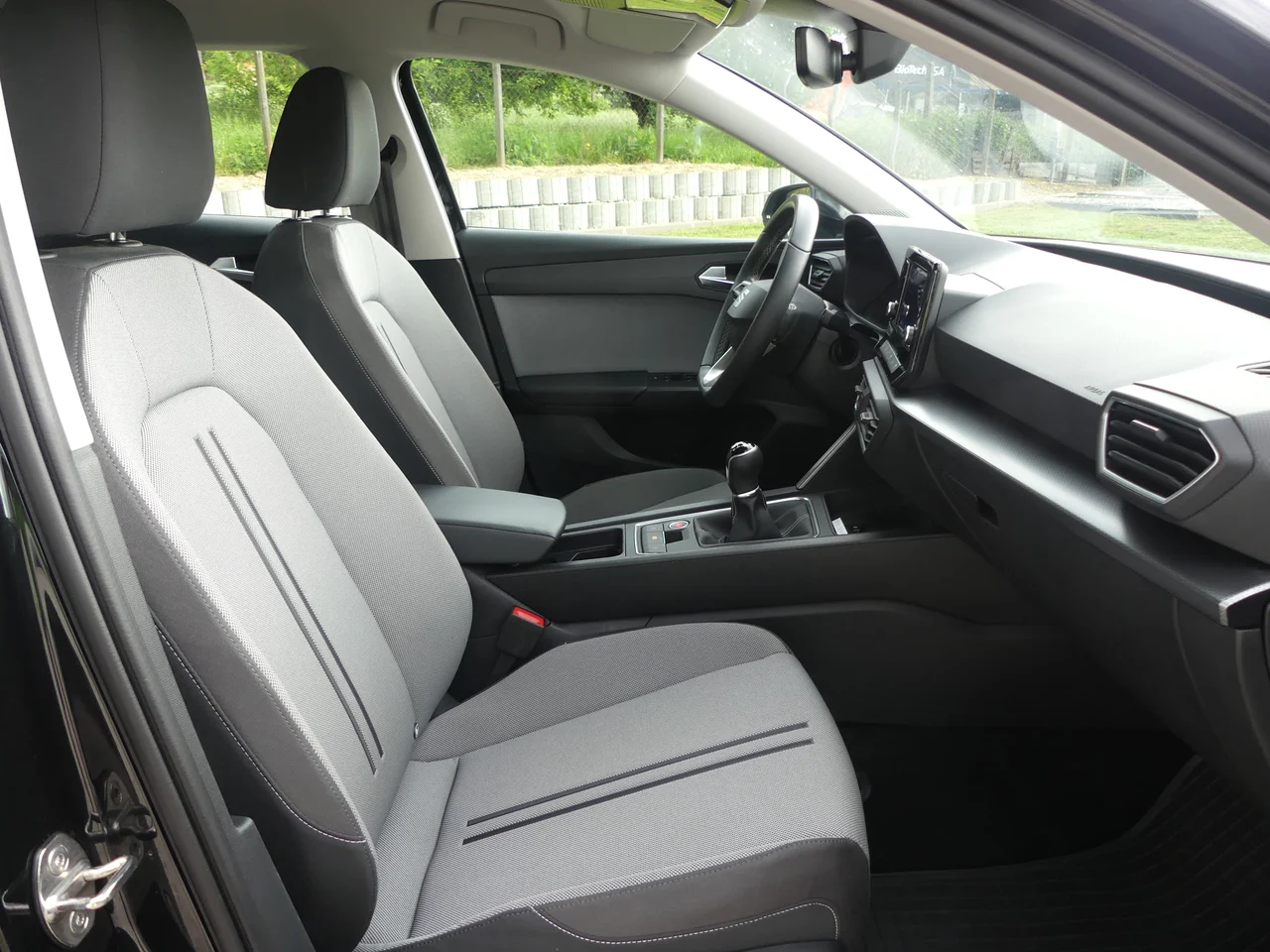 Seat Leon 1,5 TSI 96 kW rok 2023, Midnight fekete metál, 97 500 km, Maďarsko — foto 10 z 13