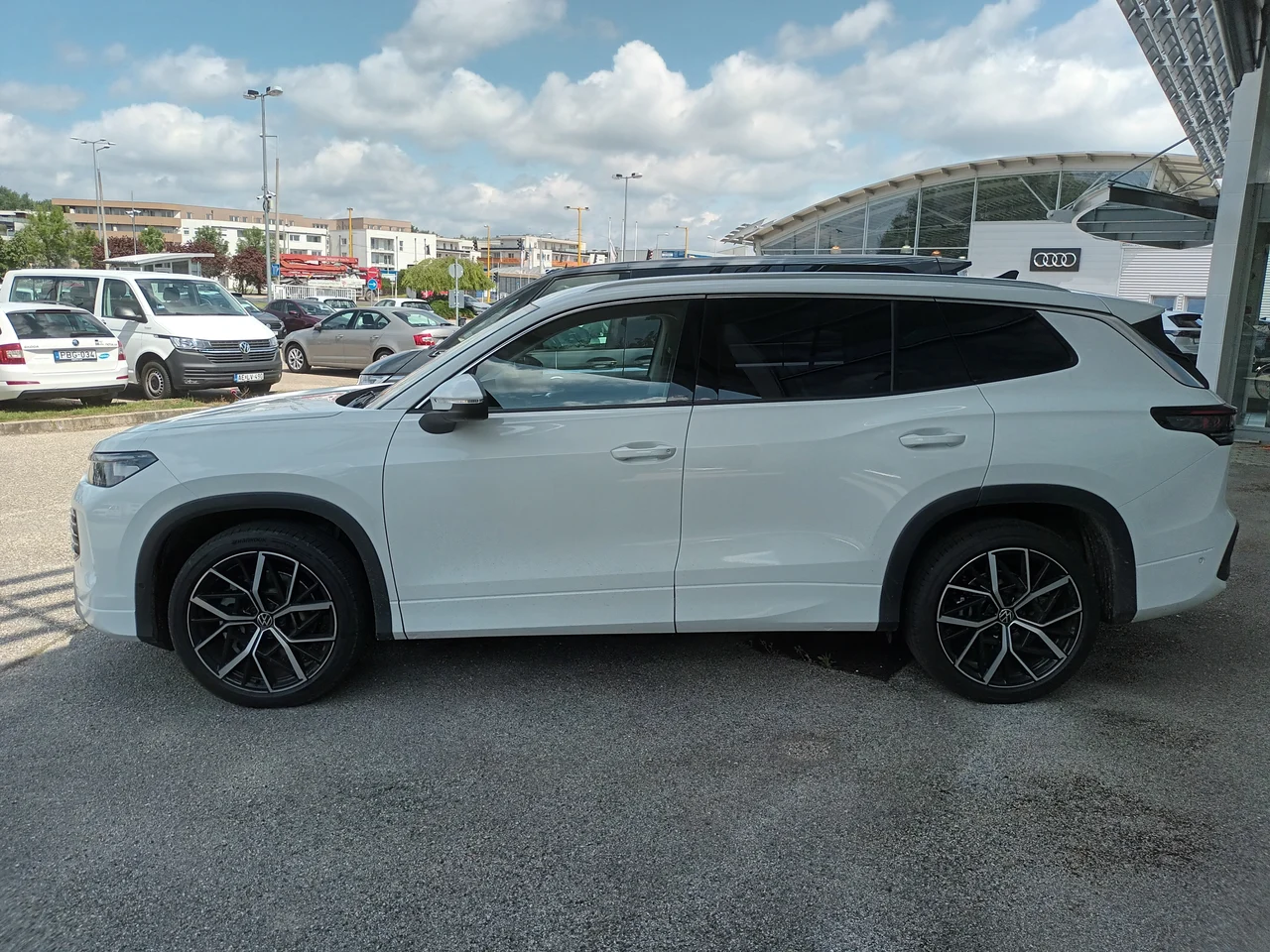 Volkswagen Tayron 2,0 TDI 110 kW DSG rok 2025, Hófehér, 13 500 km, Maďarsko — foto 1