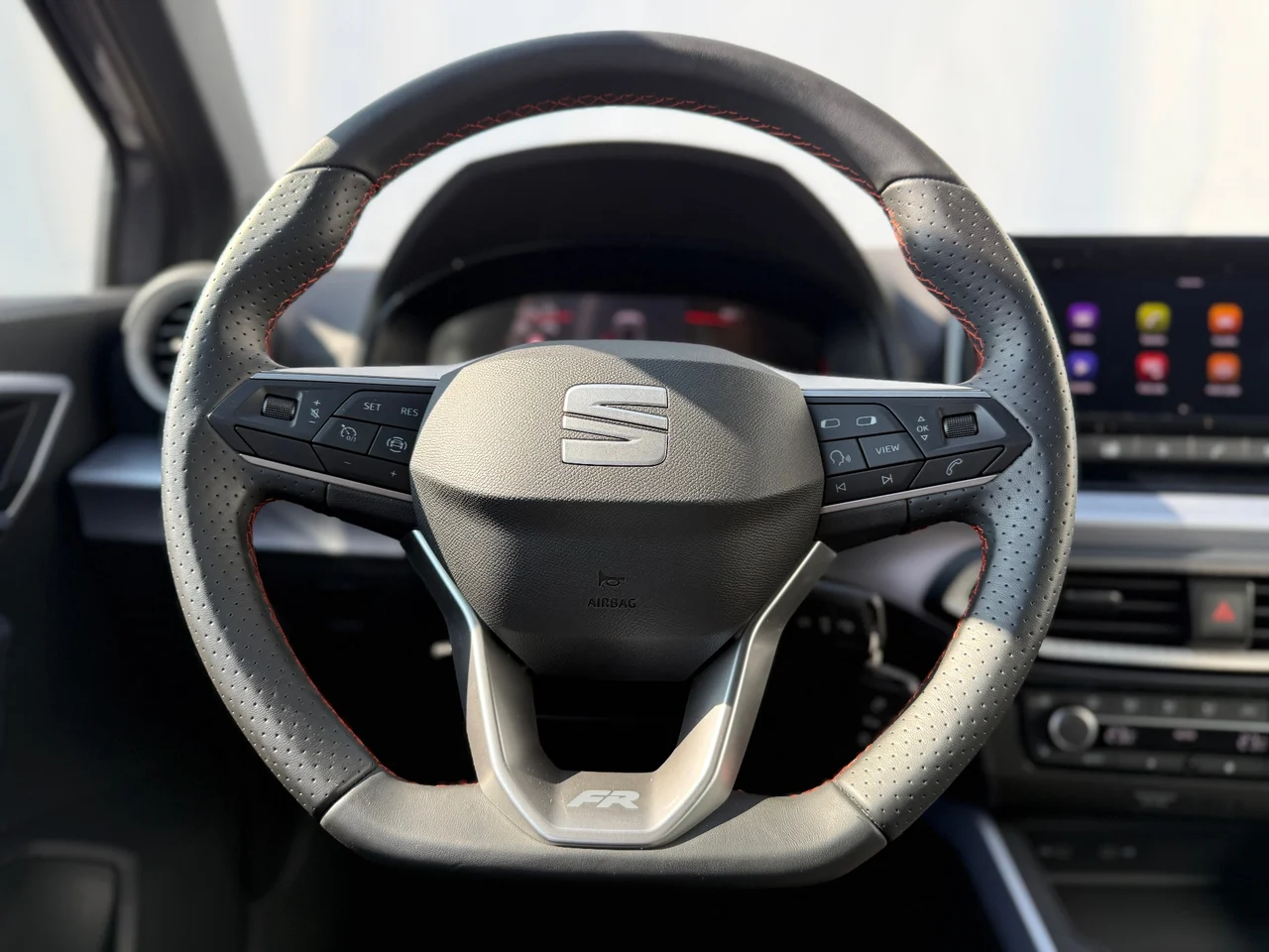 Seat Arona 1,0 TSI 85 kW 85kW DSG rok 2025, sivá, 8 761 km, Česko — foto 10 z 21