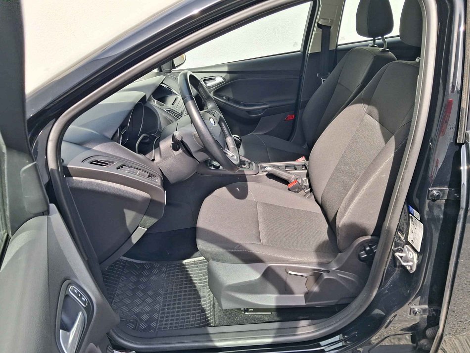 Ford Focus 1,0 74 kW manuál rok 2017, 73 281 km, Česko — foto 9 z 17