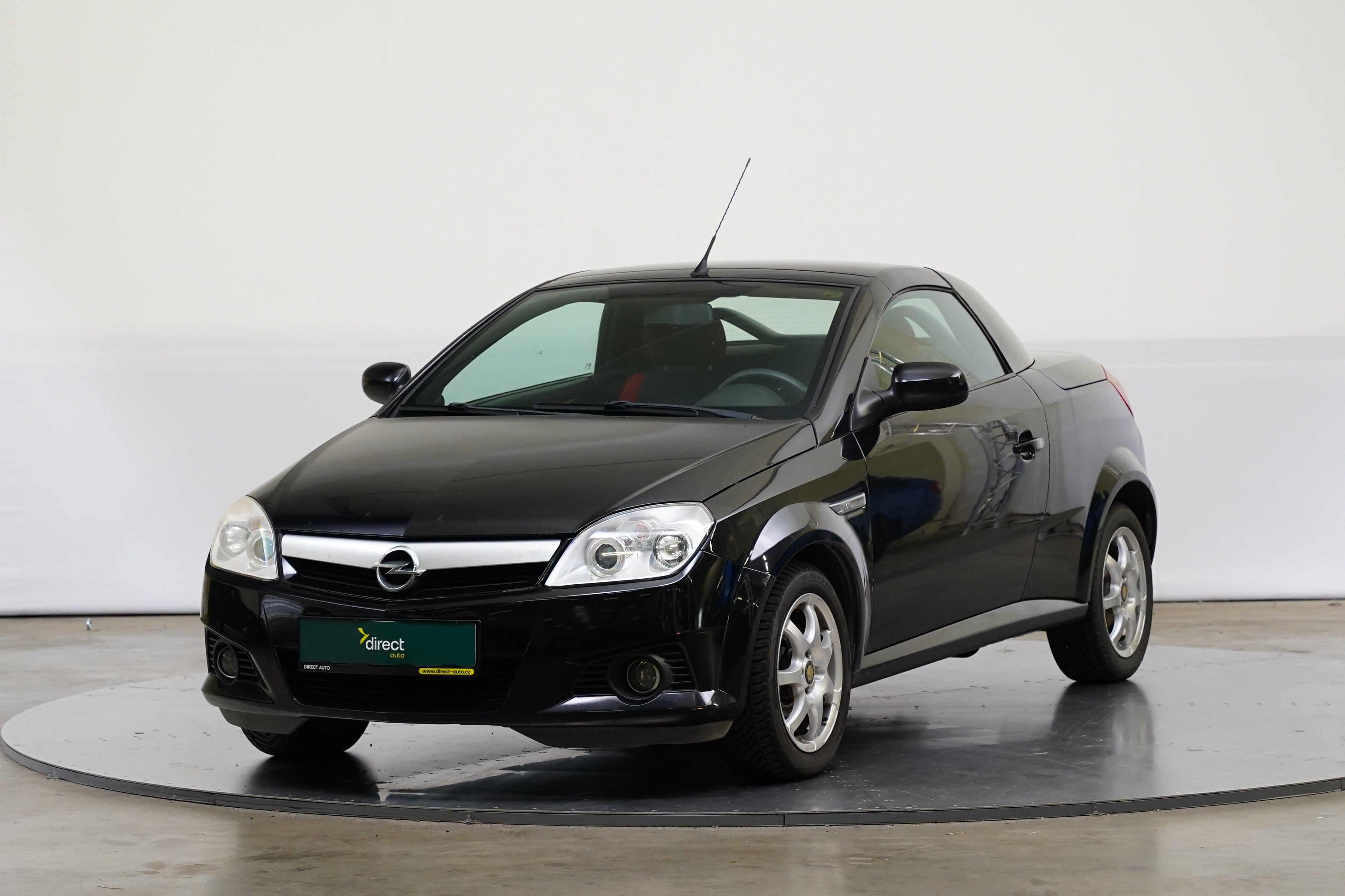 Opel Tigra 1,4 66 kW, Česko — foto 1 z 6