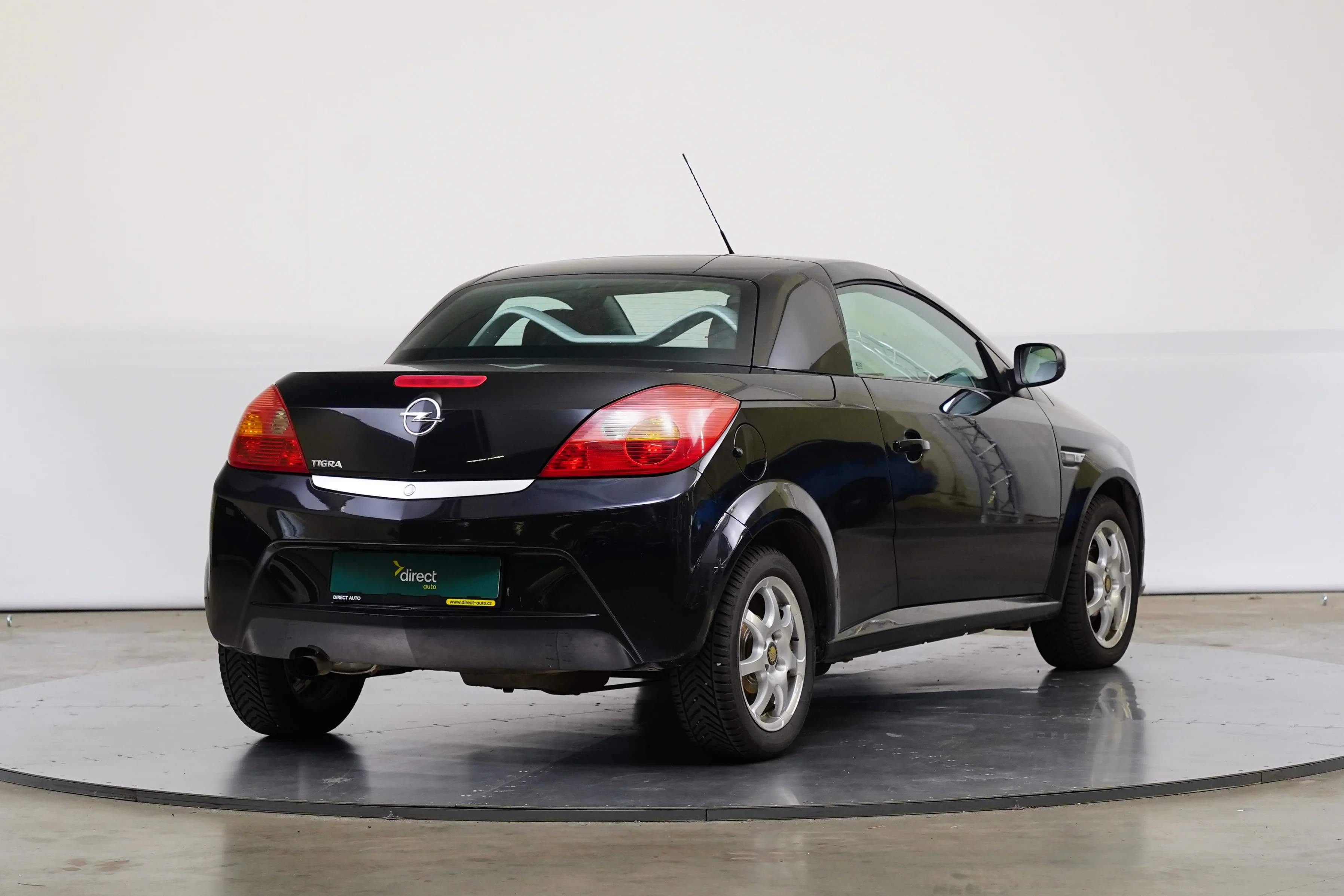 Opel Tigra 1,4 66 kW, Česko — foto 2 z 6