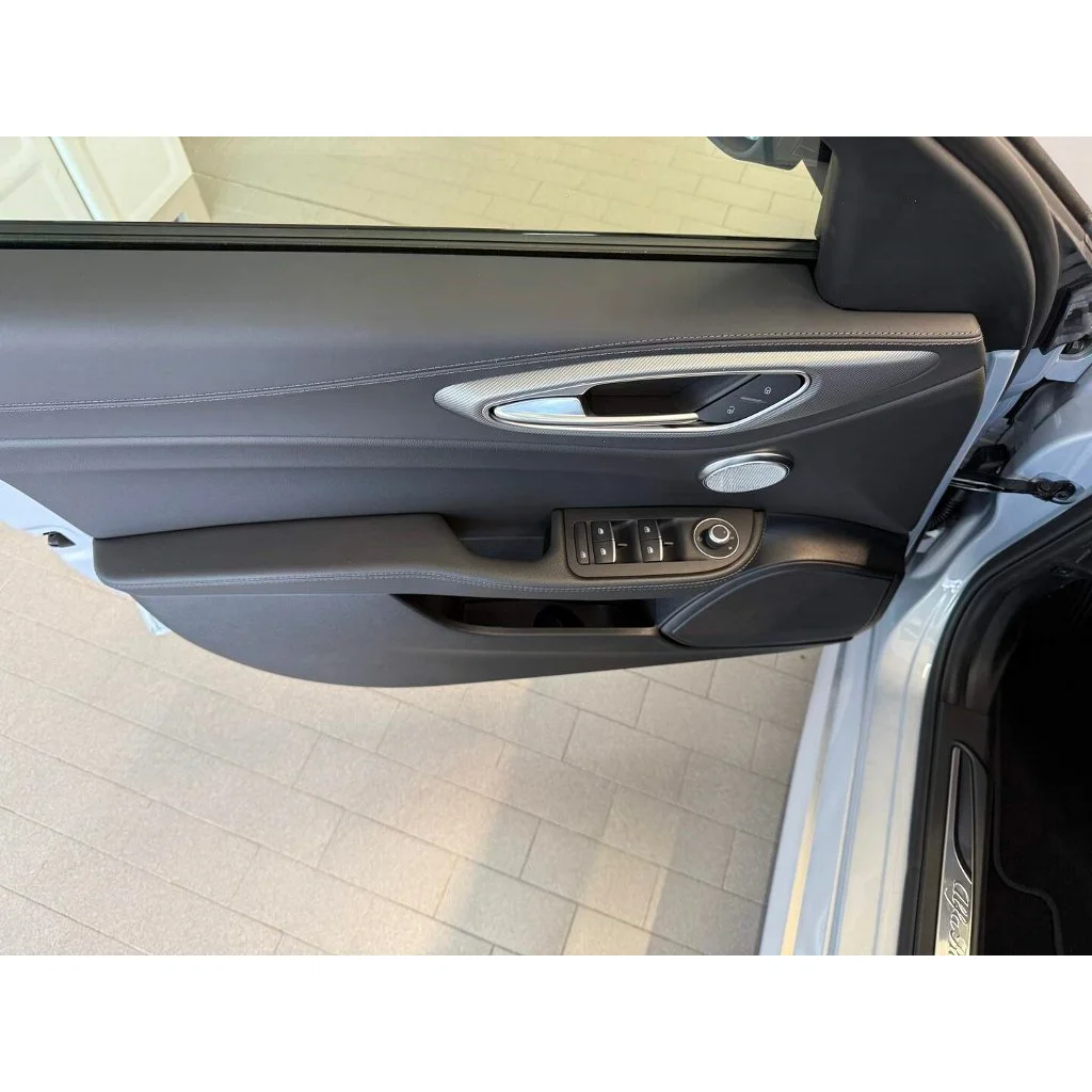 Alfa Romeo Giulia Veloce 2,1 JTD 154 kW 2.2 automat rok 2026, 500 km, Česko — foto 15 z 29