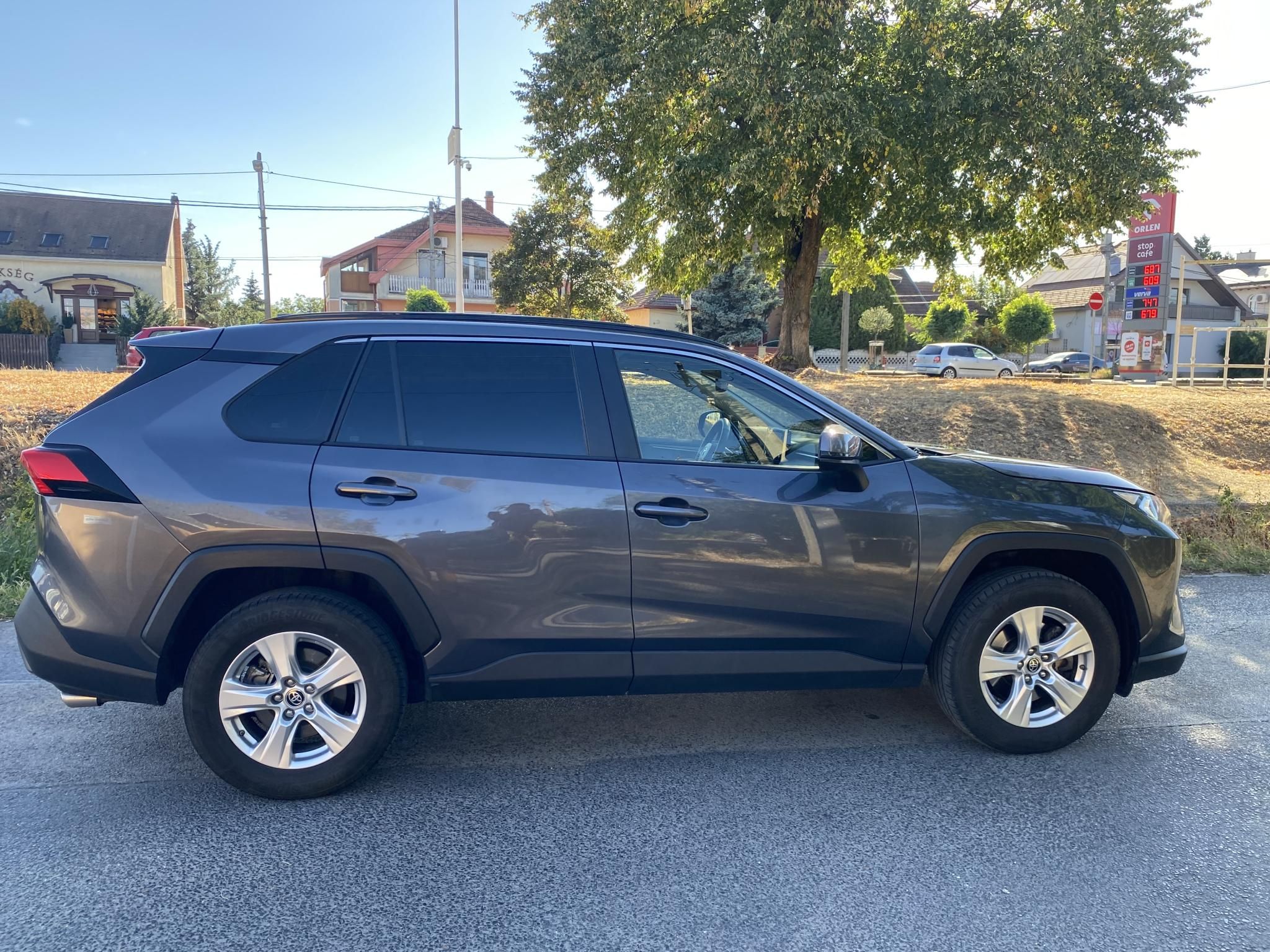 Toyota Rav 4 2,0 129 kW rok 2020, Maďarsko — foto 3 z 17