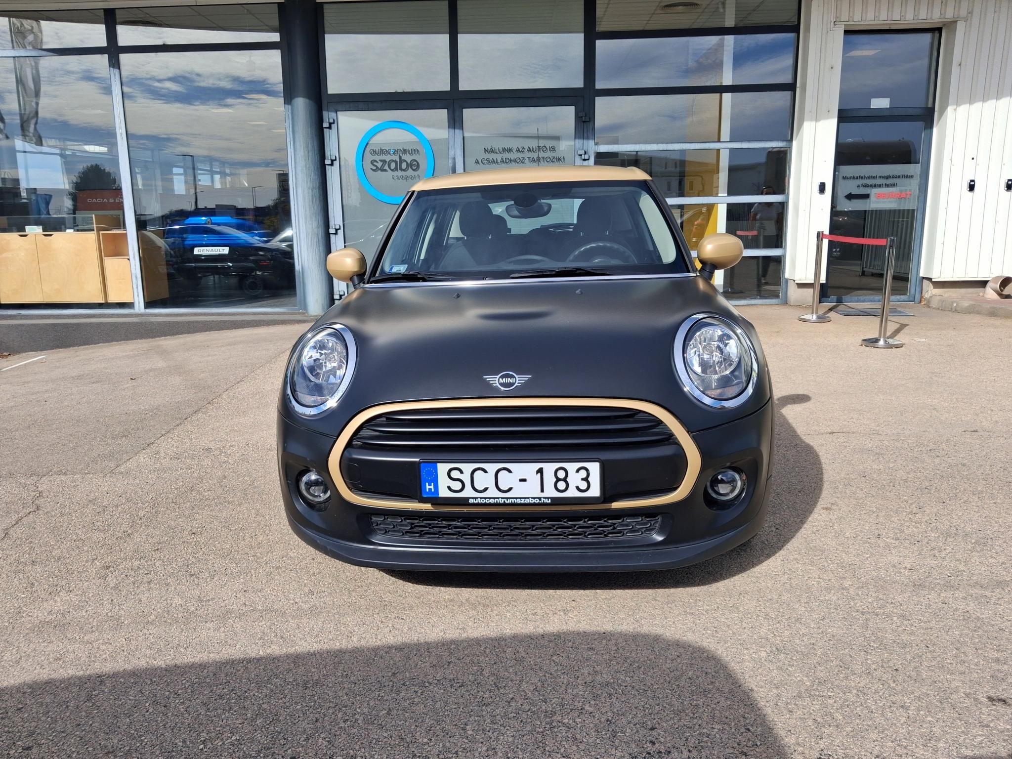 MINI Cooper 1,5 100 kW rok 2020, 102 166 km, Maďarsko — foto 2 z 11