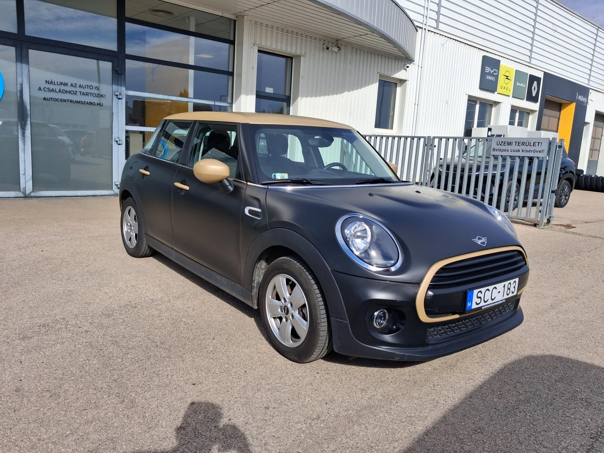 MINI Cooper 1,5 100 kW rok 2020, 102 166 km, Maďarsko — foto 3 z 11
