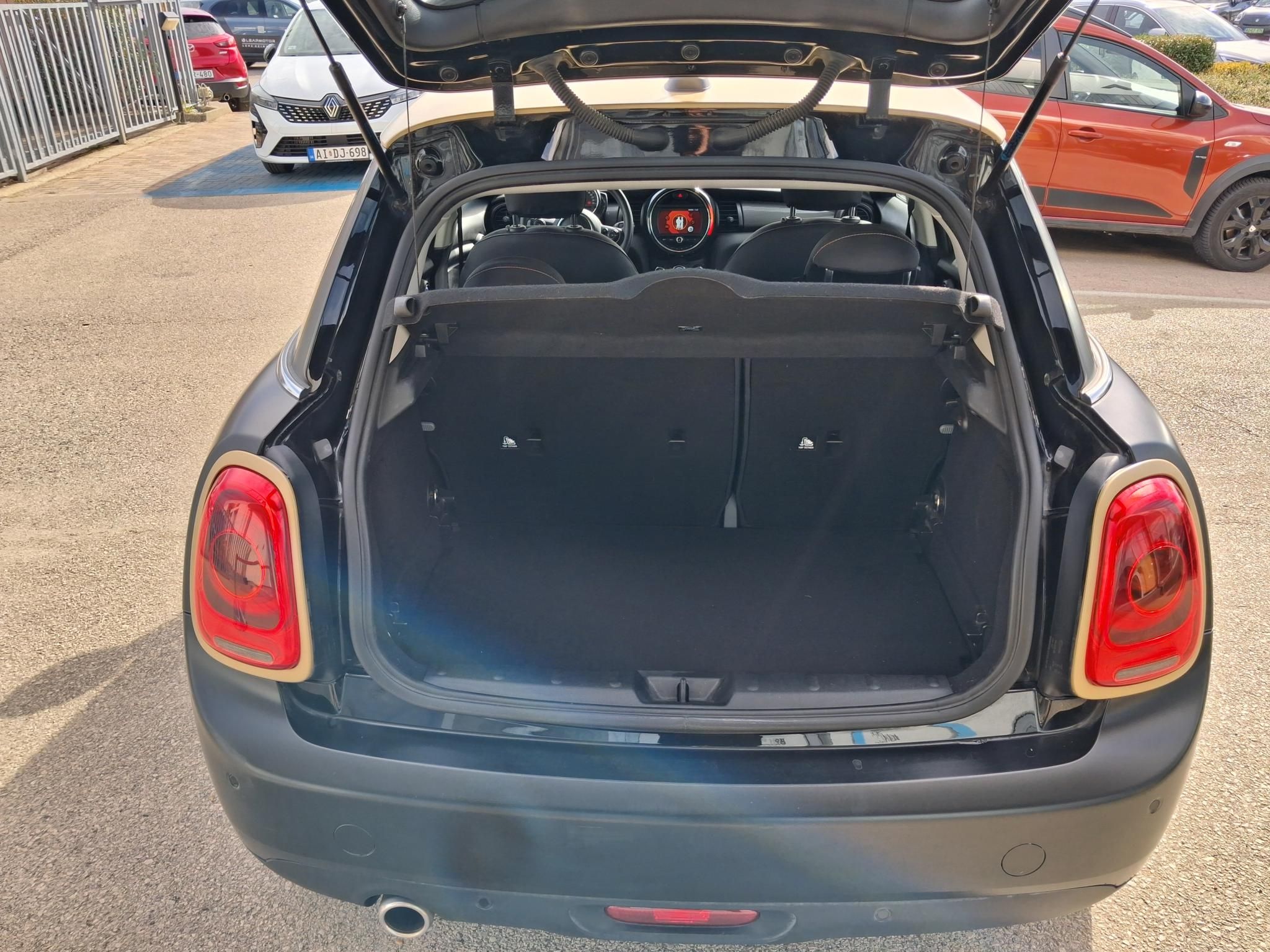MINI Cooper 1,5 100 kW rok 2020, 102 166 km, Maďarsko — foto 5 z 11