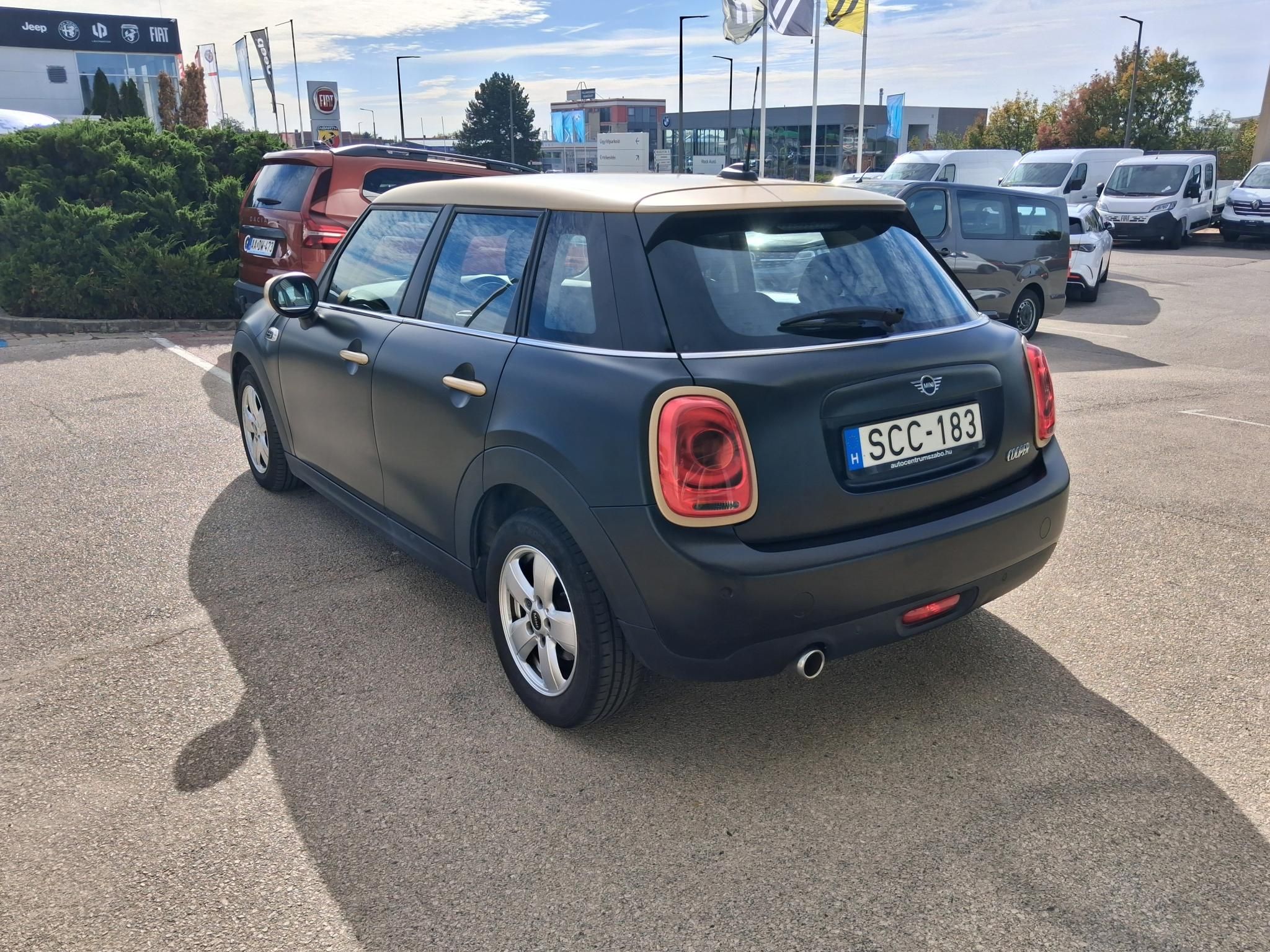 MINI Cooper 1,5 100 kW rok 2020, 102 166 km, Maďarsko — foto 6 z 11