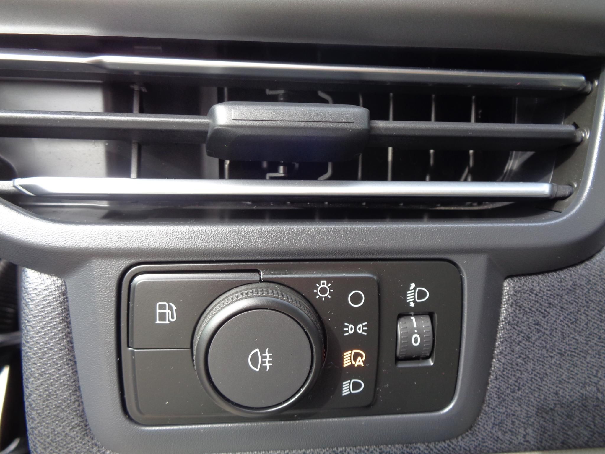 Ford Transit Tourneo Custom 2,5 170 kW PHEV 340 automat rok 2024, Maďarsko — foto 16 z 30