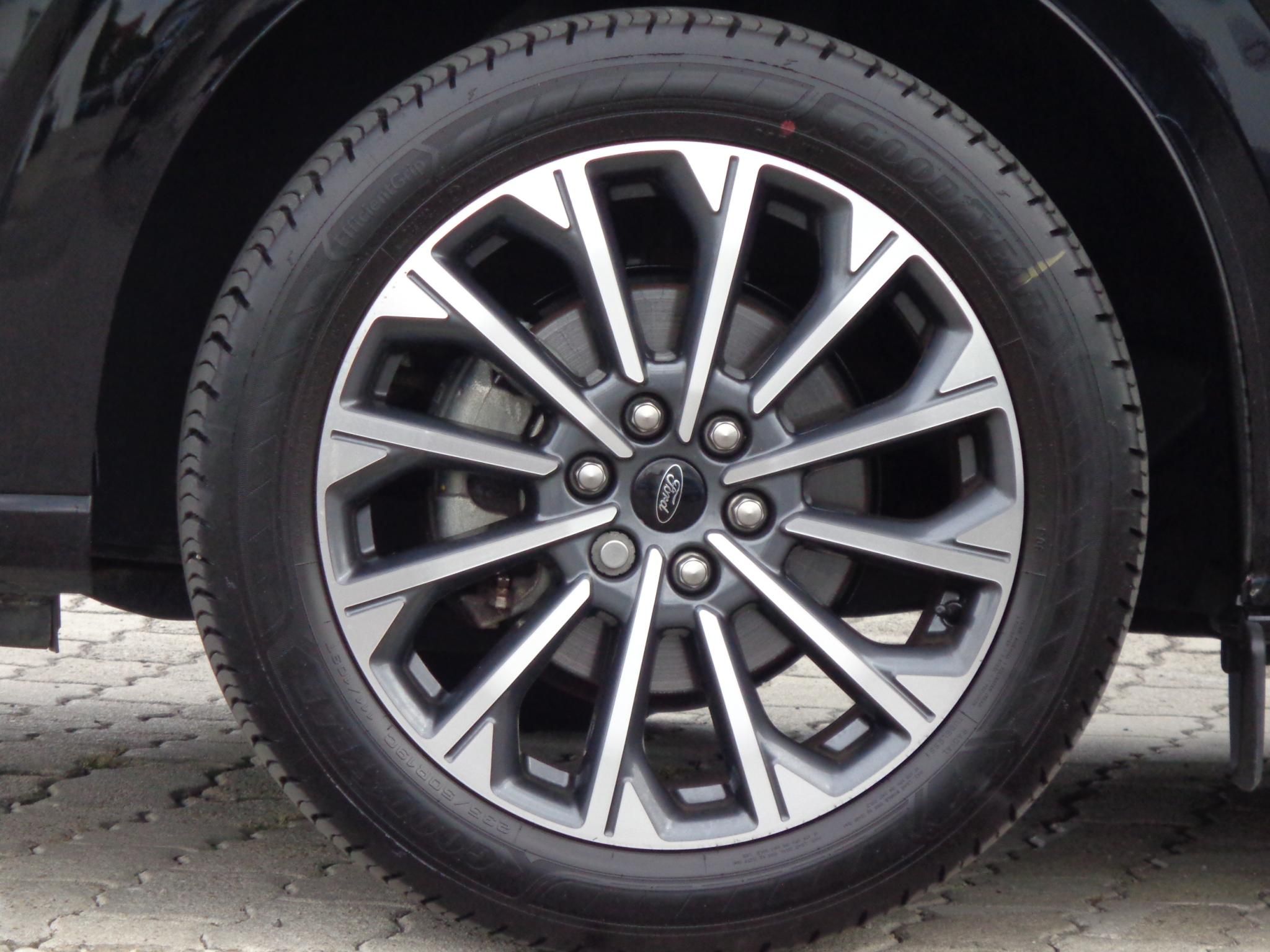 Ford Transit Tourneo Custom 2,5 170 kW PHEV 340 automat rok 2024, Maďarsko — foto 8 z 30