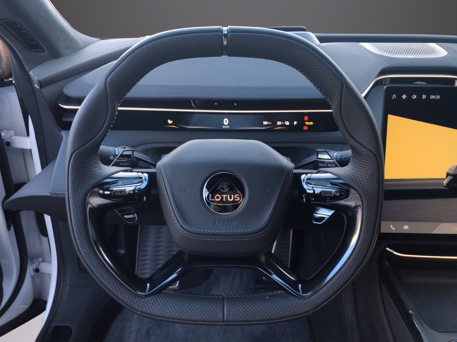 Lotus 450 kW automat rok 2026, 9 950 km, Nemecko — foto 13 z 29