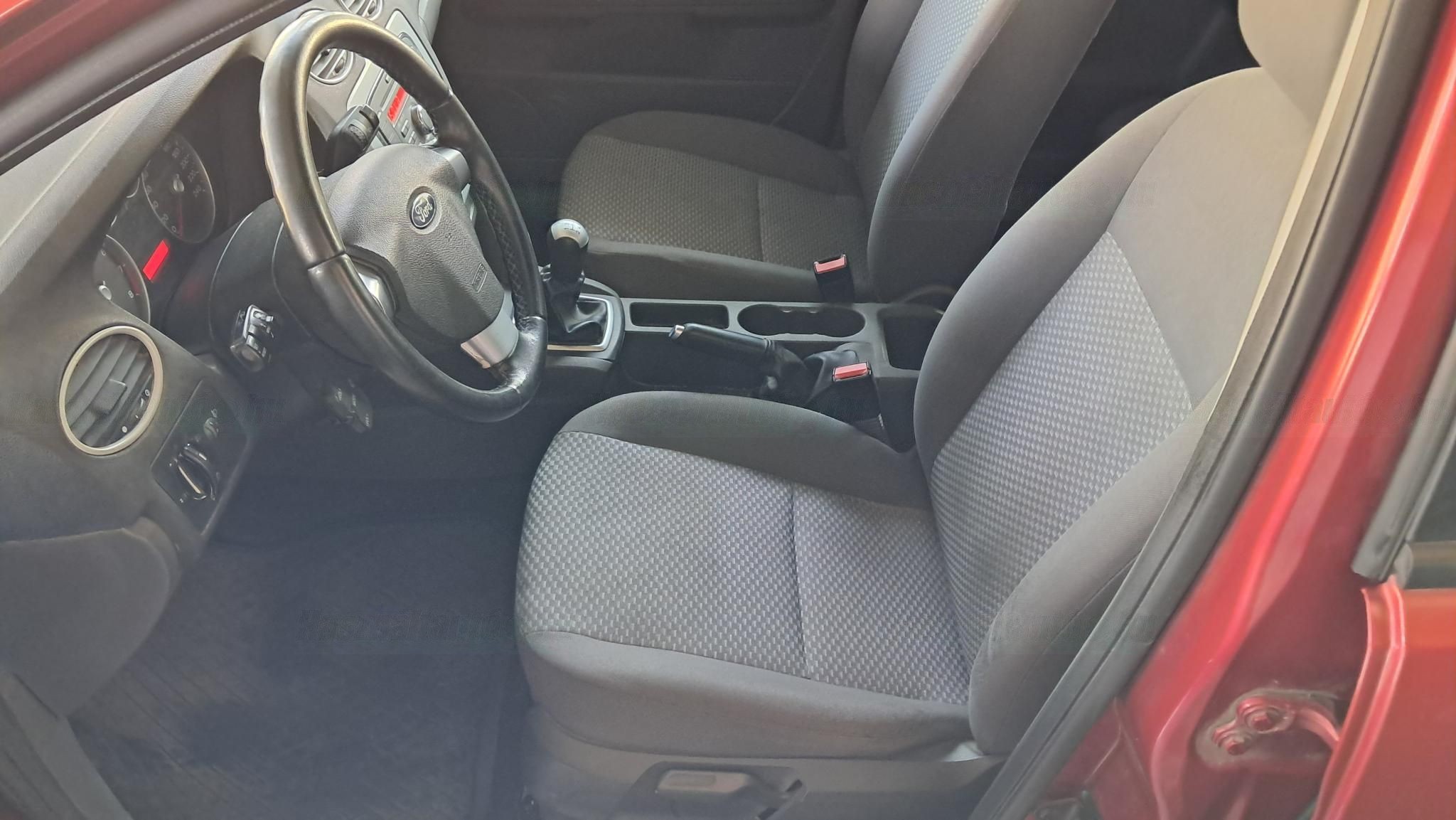 Ford Focus 59 kW 1.4 T manuál rok 2007, Maďarsko — foto 8 z 8