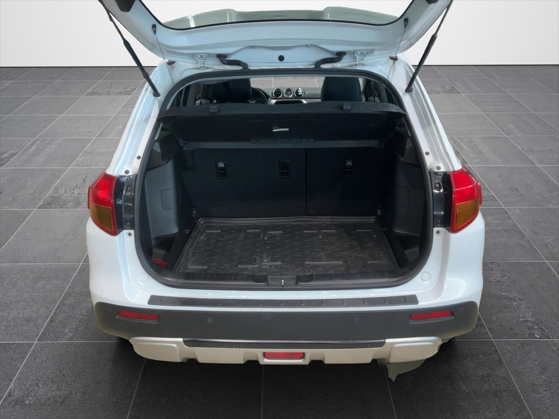 Suzuki Vitara 16 88 kW manuál rok 2015, 122 157 km, Česko — foto 6 z 18