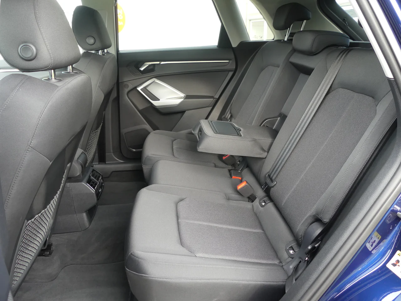 Audi Q3 1,5 110 kW TFSI automat rok 2024, Navarra kék metál, 27 731 km, Maďarsko — foto 8 z 15