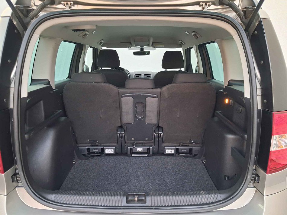 Škoda Yeti 4x4 110 kW 2.0 TDi manuál rok 2017, 215 346 km, Česko — foto 7 z 17
