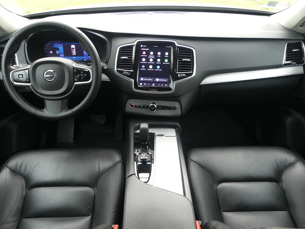 Volvo XC90 4x4 2,0 184 kW MHEV automat rok 2023, szürke, 95 322 km, Maďarsko — foto 6 z 17