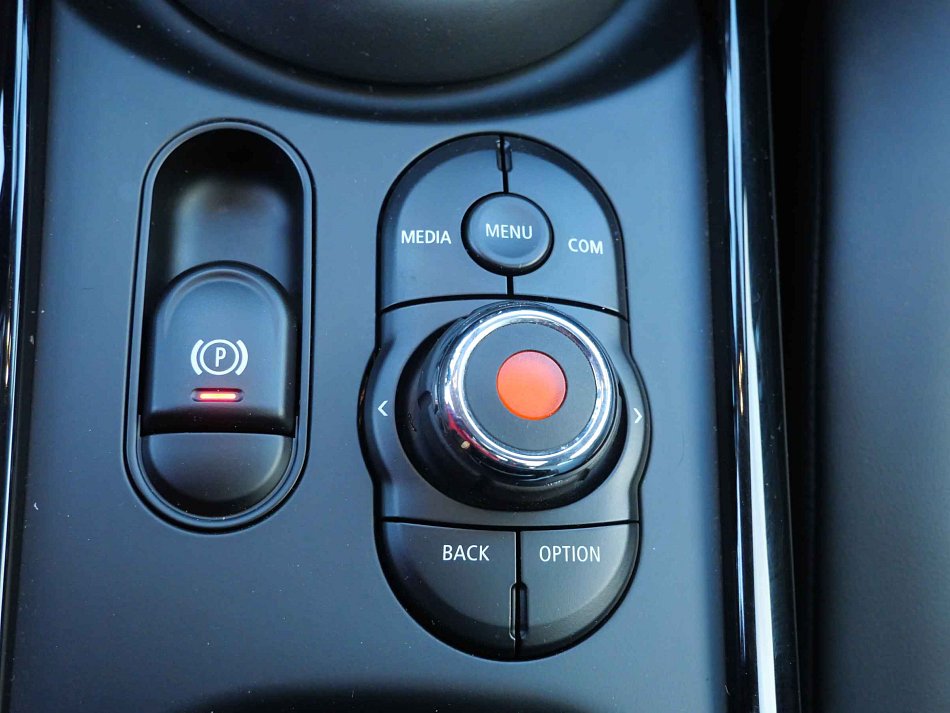 MINI Clubman S 4x4 140 kW 2.0d automat rok 2021, 179 185 km, Česko — foto 13 z 22