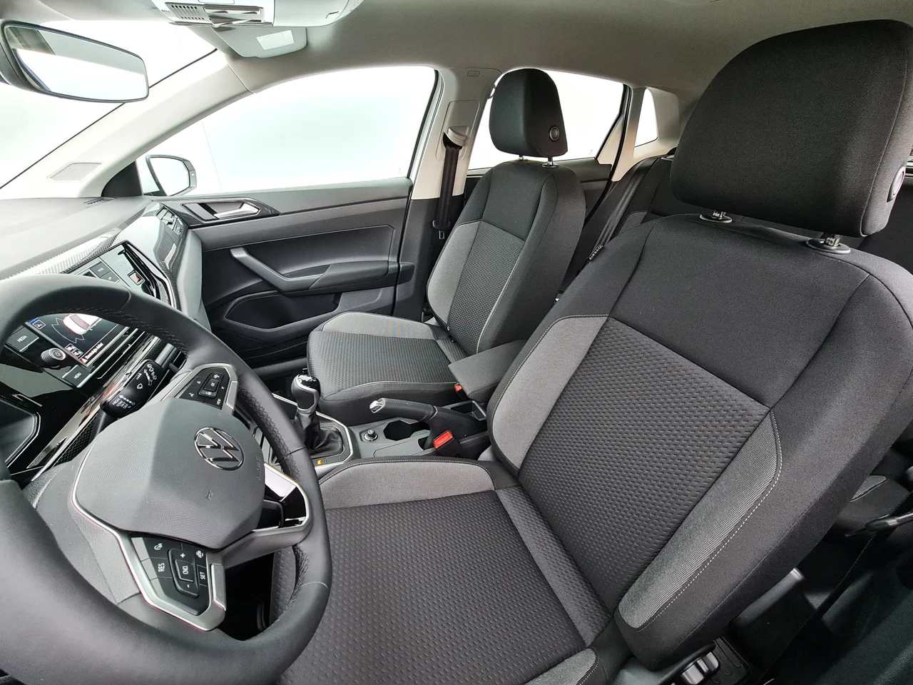 Volkswagen Polo 1,0 TSI 70 kW manuál rok 2023, biela, 26 000 km, Česko — foto 16 z 22