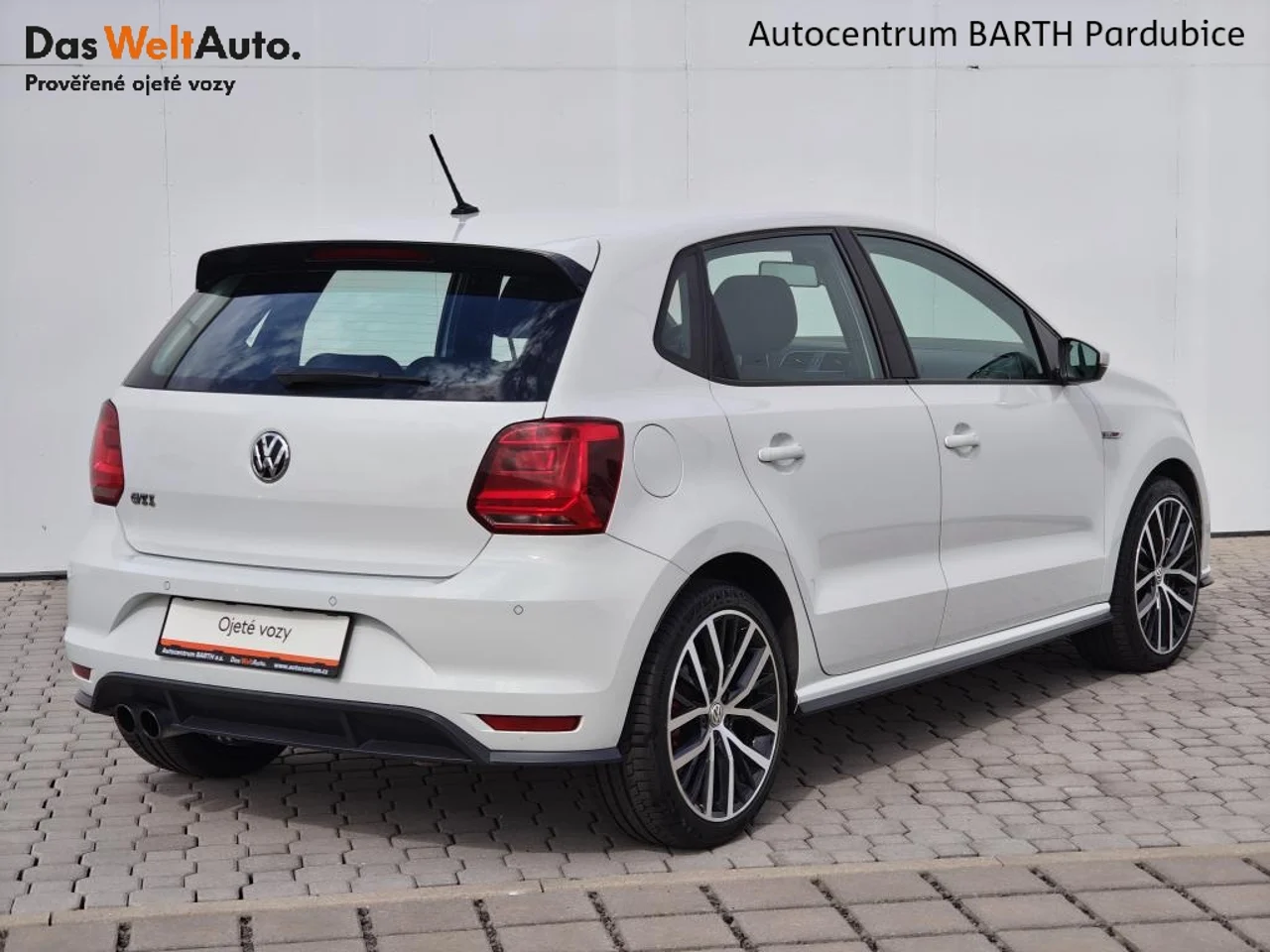 Volkswagen Polo 1,8 TSI 141 kW manuál rok 2016, biela, 165 305 km, Česko — foto 2 z 23
