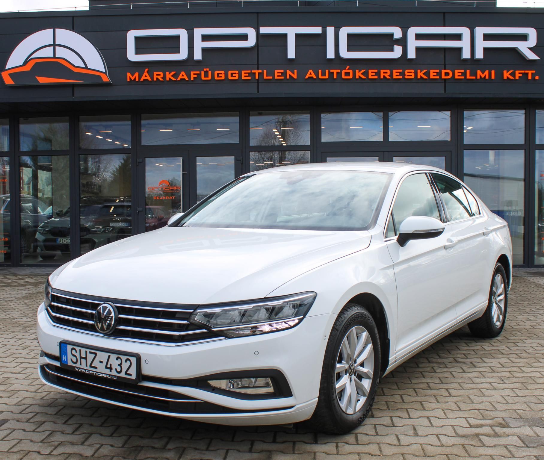 Volkswagen Passat 2,0 TDI 110 kW automat rok 2020, bílá, 113 147 km, Maďarsko — foto 1