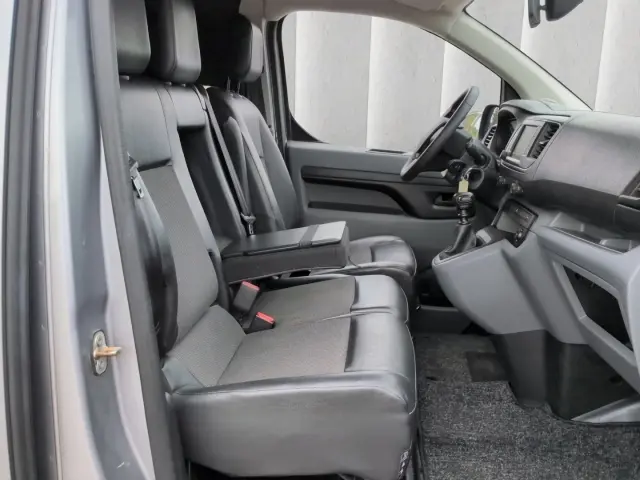 Citroen Jumpy 2,0 90 kW 2.0D manuál rok 2020, sivá, 95 205 km, Nemecko — foto 6 z 11