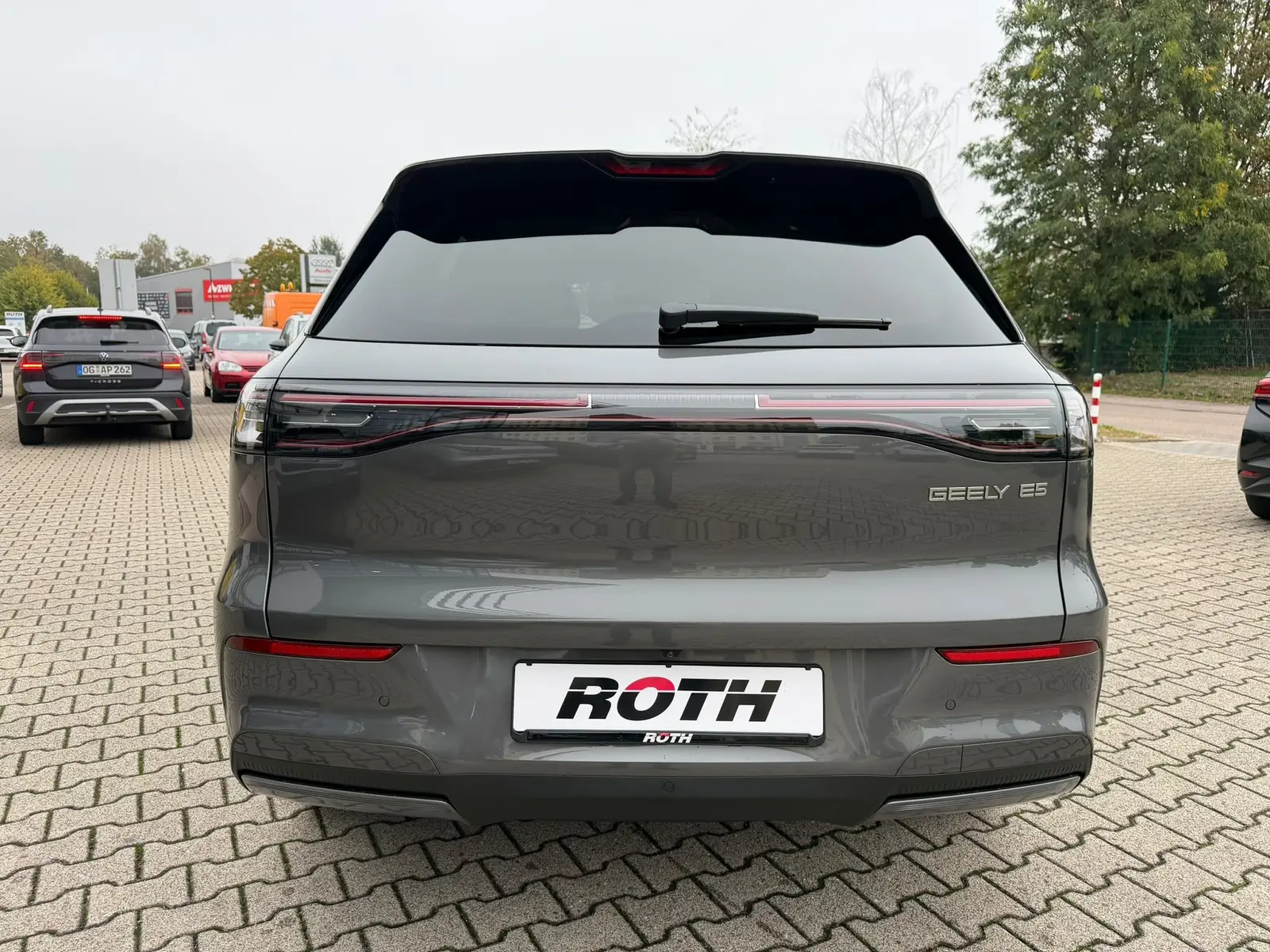 Geely E5 160 kW automat, sivá, 99 km, Nemecko — foto 6 z 28