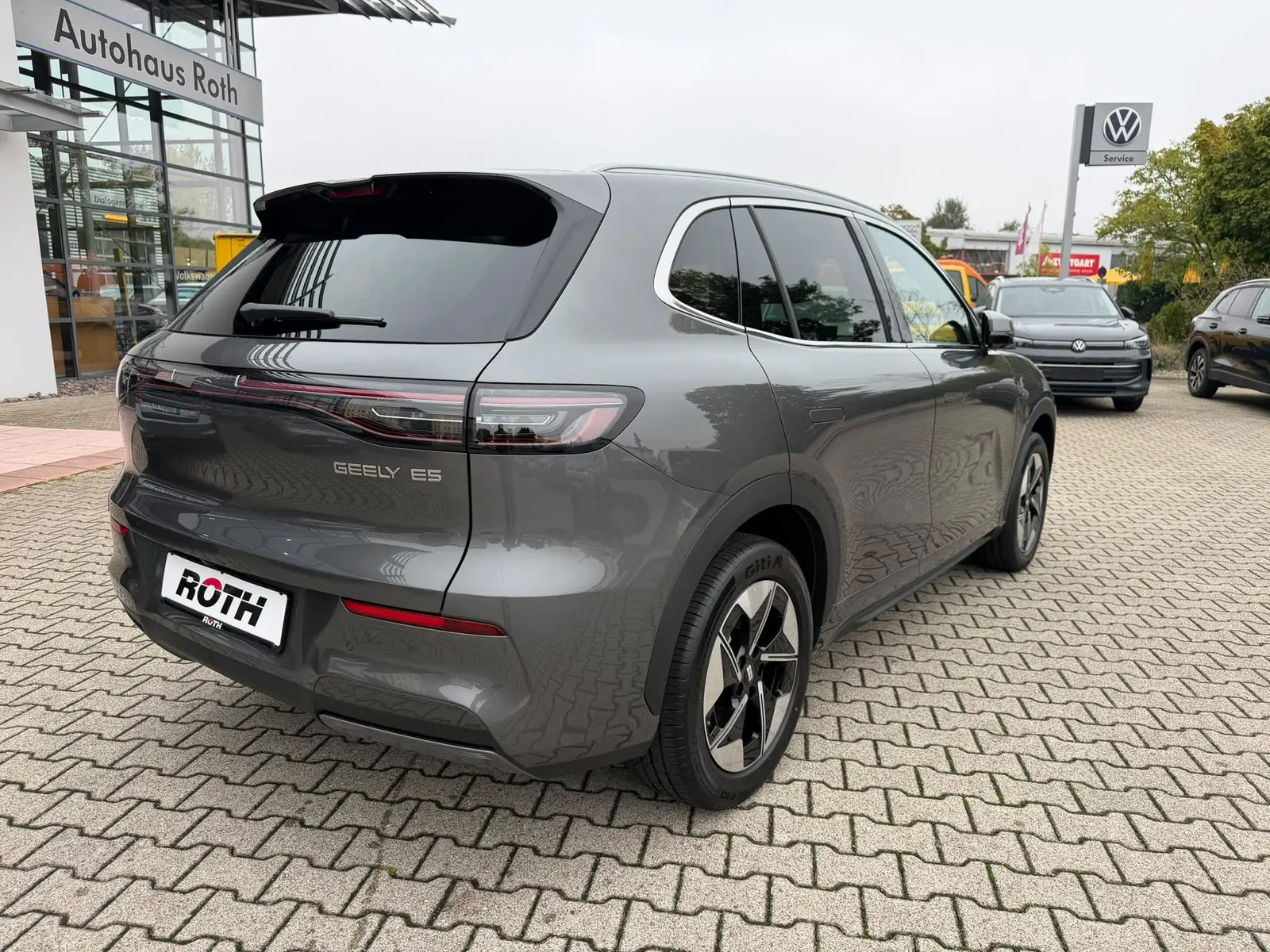 Geely E5 160 kW automat, sivá, 99 km, Nemecko — foto 7 z 28