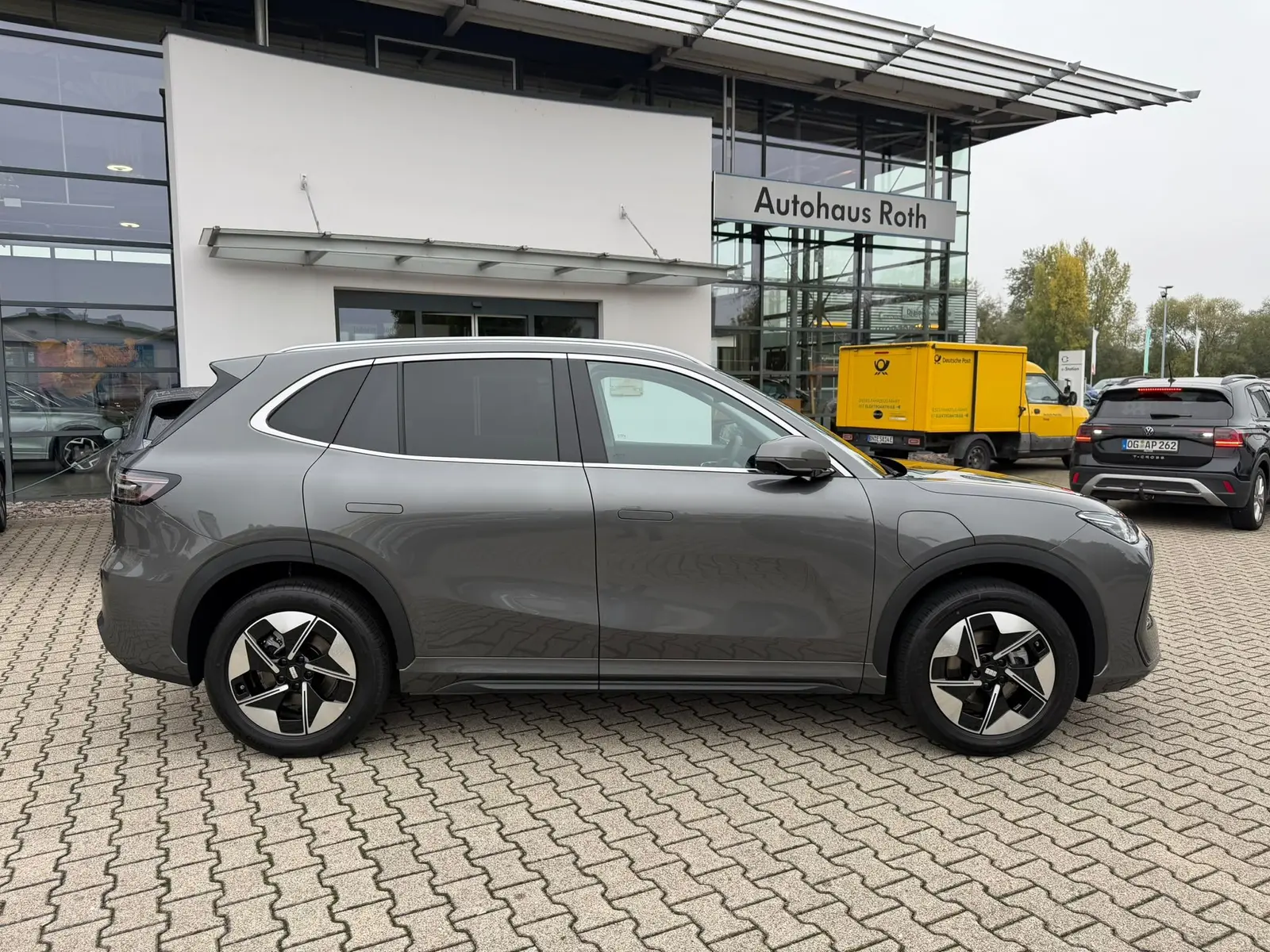Geely E5 160 kW automat, sivá, 99 km, Nemecko — foto 8 z 28