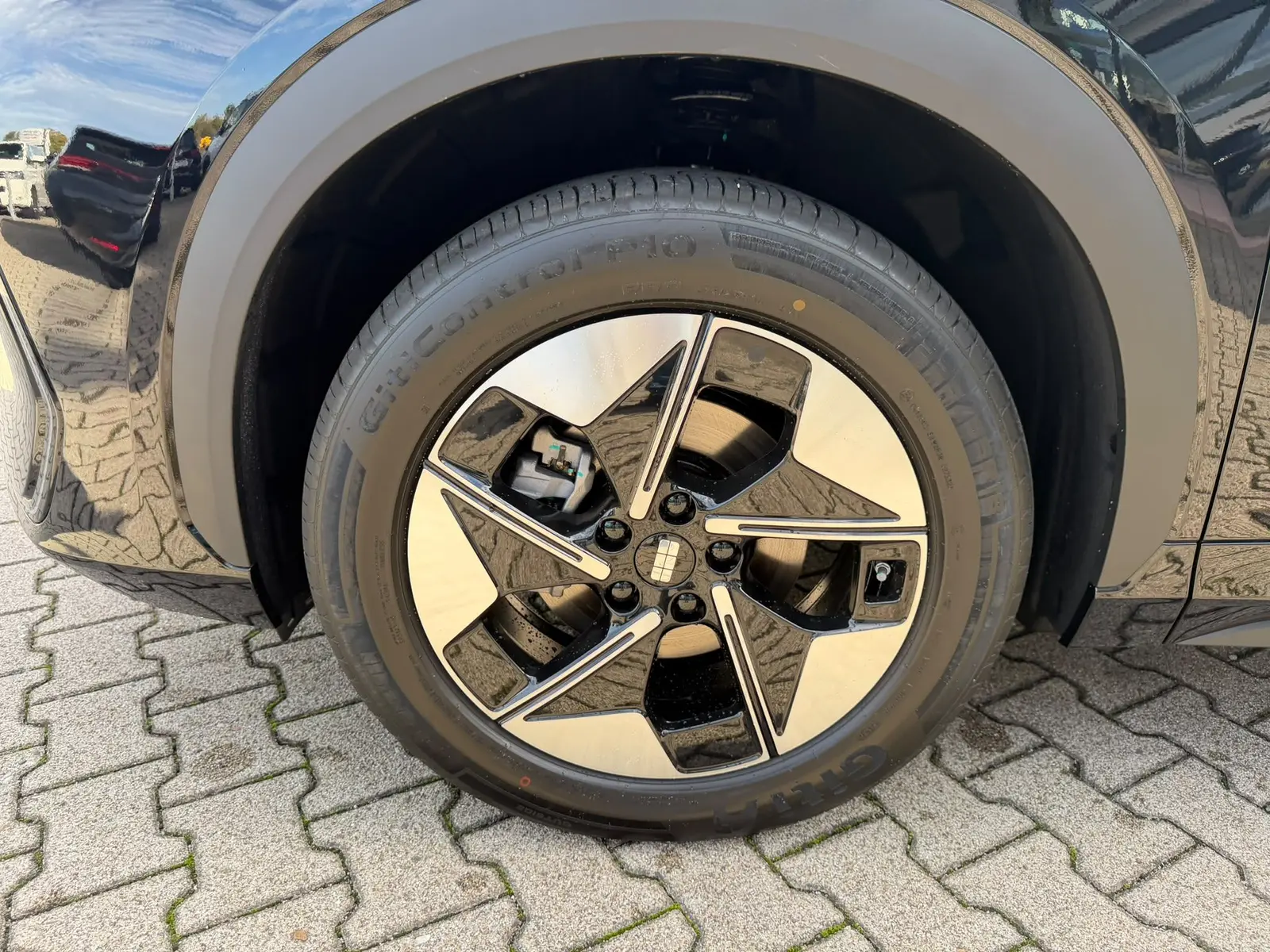 Geely E5 160 kW automat, čierna, 99 km, Nemecko — foto 10 z 27