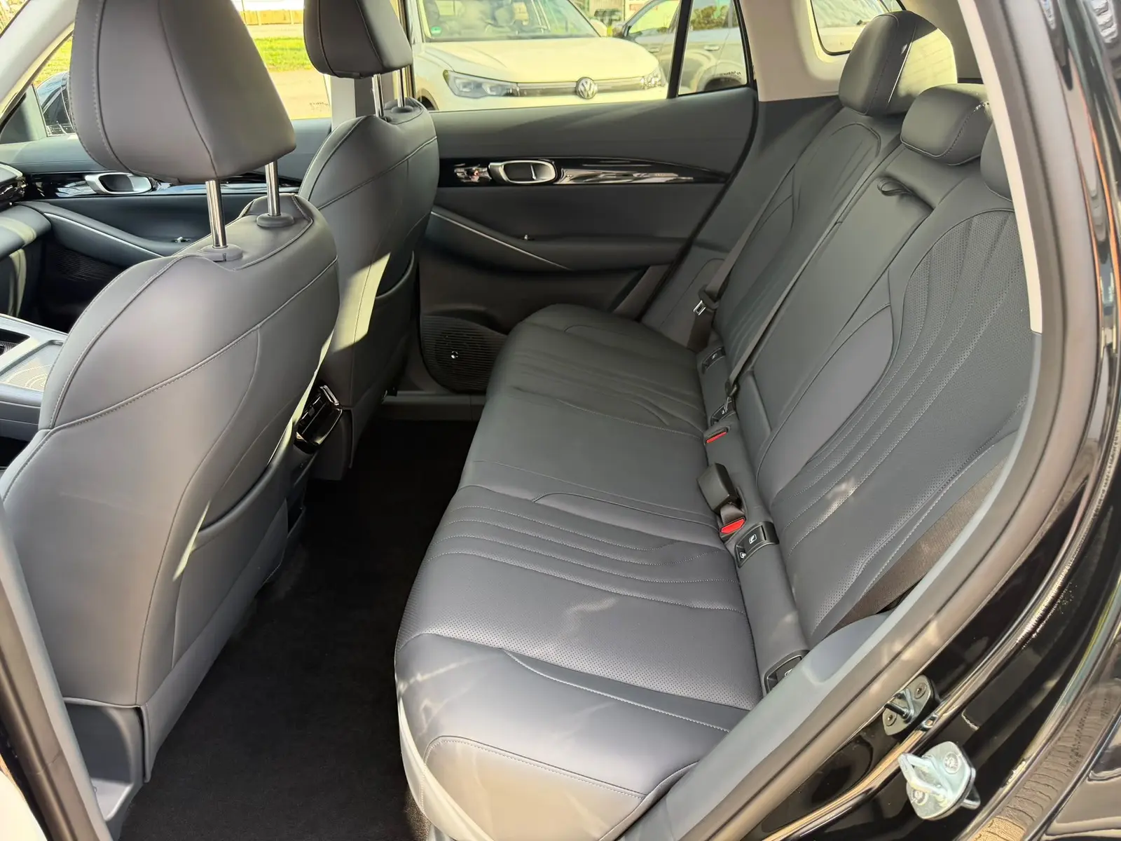 Geely E5 160 kW automat, čierna, 99 km, Nemecko — foto 12 z 27
