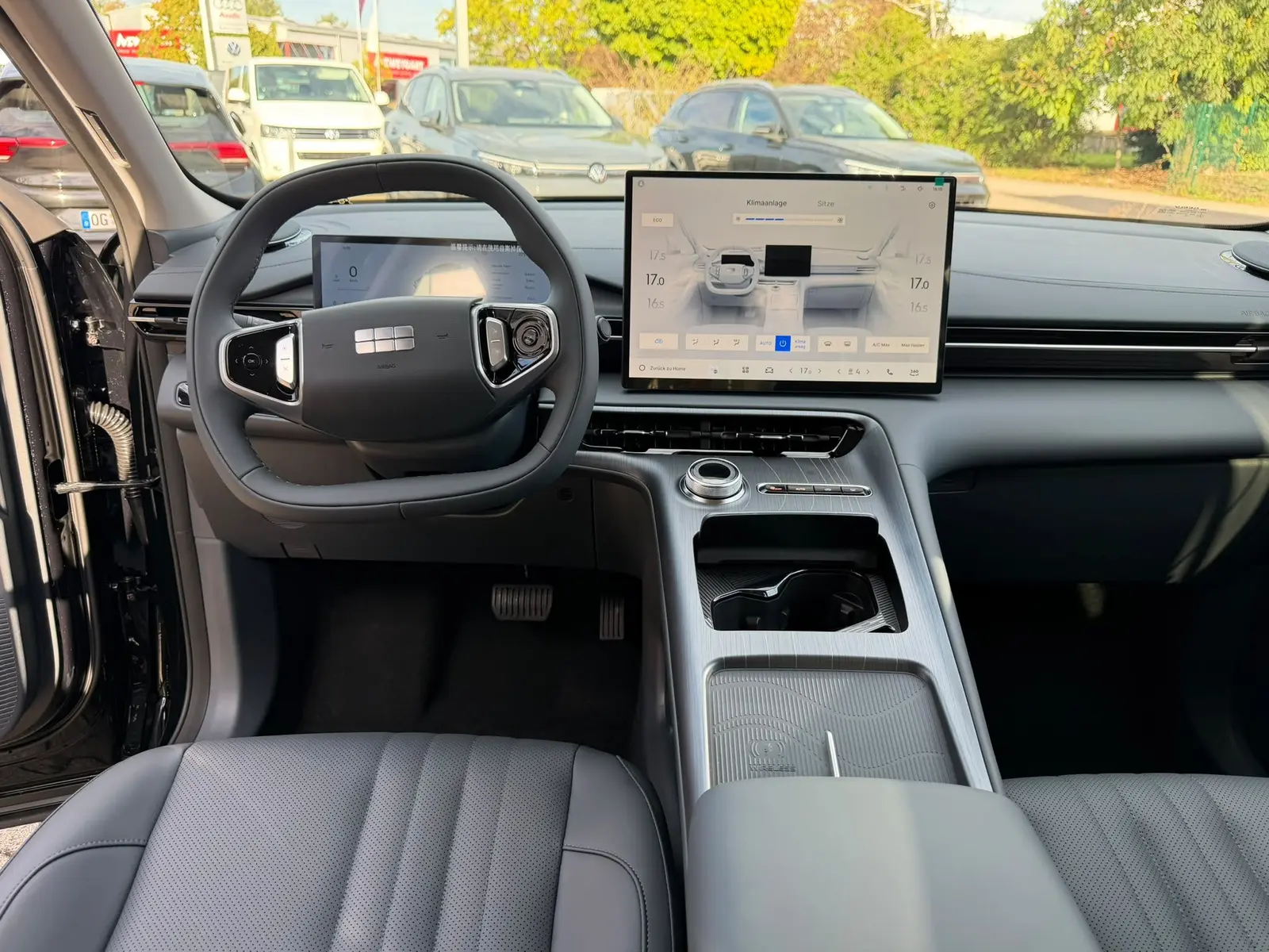 Geely E5 160 kW automat, čierna, 99 km, Nemecko — foto 13 z 27