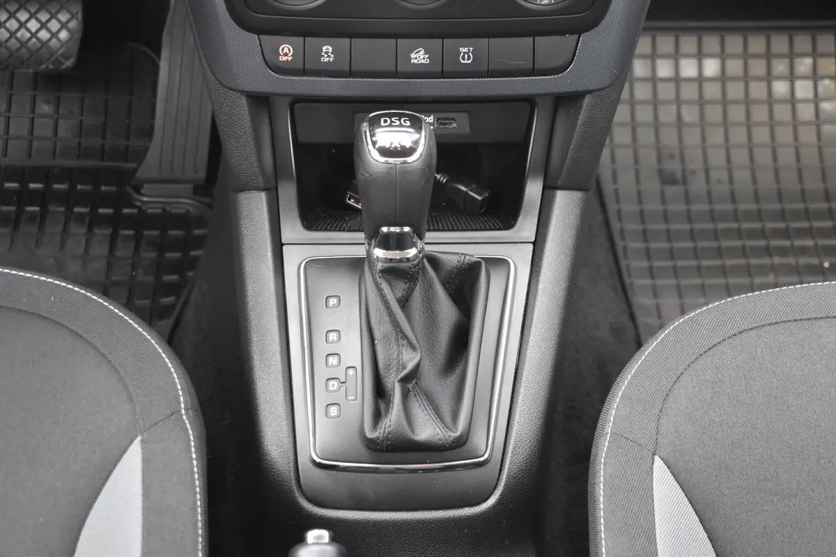 Škoda Yeti 4x4 110 kW 1.4 TSI automat rok 2016, sivá, 93 285 km, Nemecko — foto 12 z 18