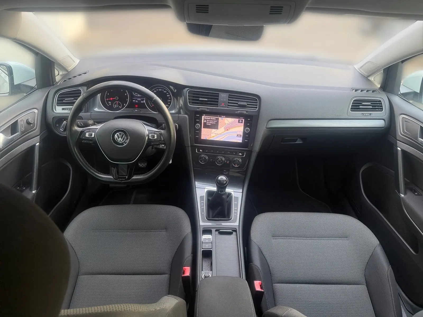 Volkswagen Golf 1,4 92 kW 1.4TSI manuál rok 2017, biela, 76 400 km, Nemecko — foto 11 z 20