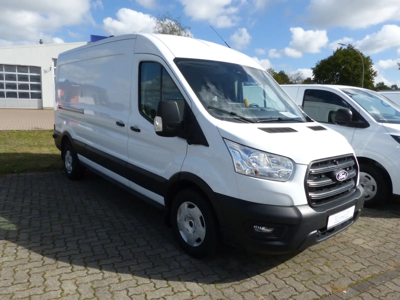 Ford Transit 96 kW 2.0 TD manuál rok 2025, biela, 15 800 km, Nemecko — foto 3 z 16