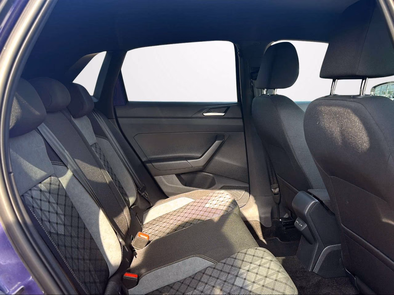 Volkswagen Polo 1,0 TSI 81 kW automat rok 2024, 28 000 km, Nemecko — foto 12 z 16