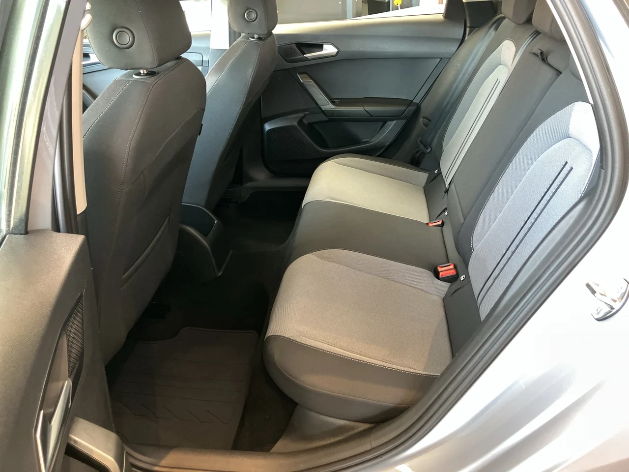 Seat Leon 1,0 TSI 81 kW manuál rok 2024, Florett-Silber Metallic, 51 927 km, Rakúsko — foto 12 z 25