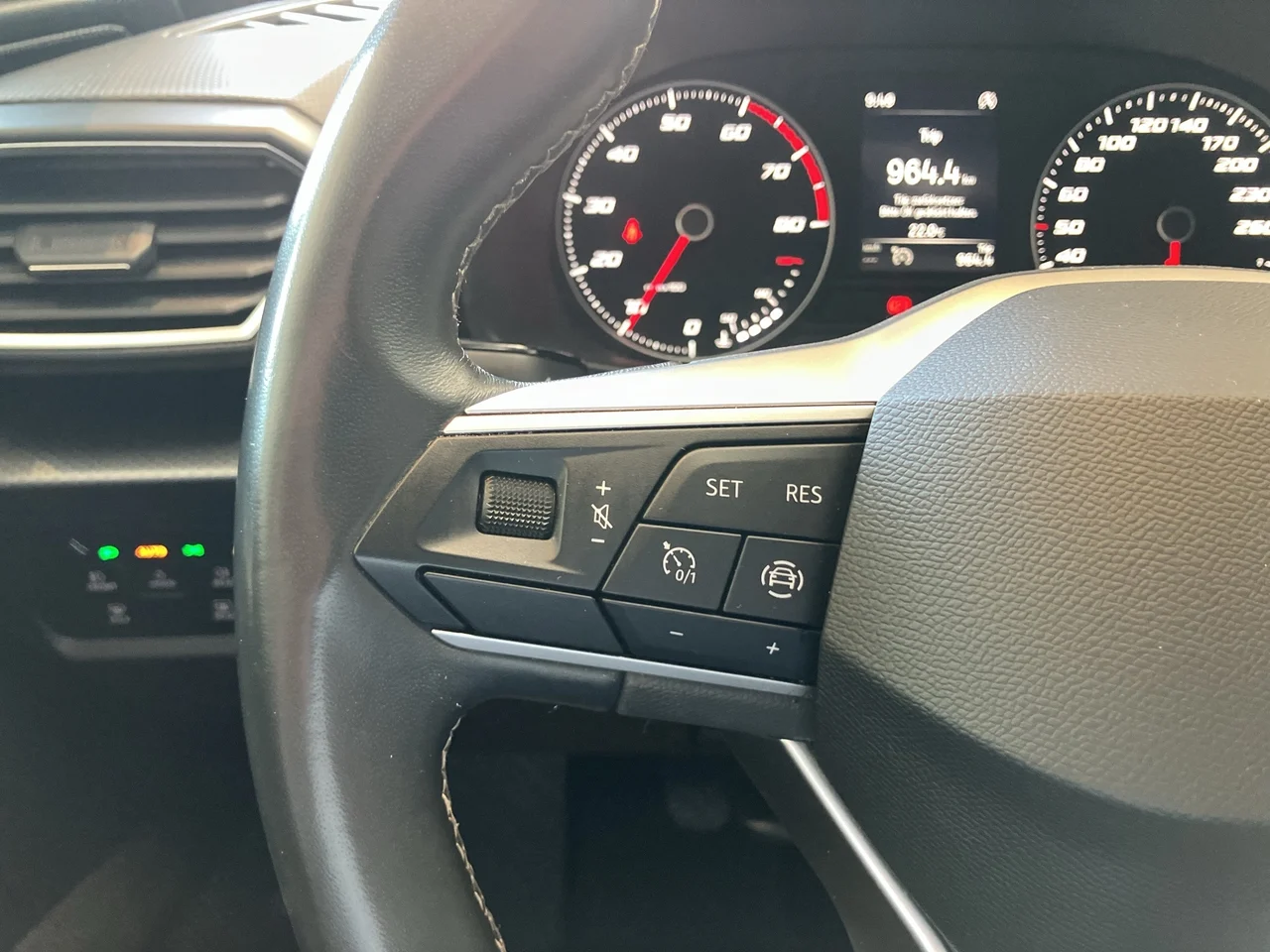Seat Leon 1,0 TSI 81 kW manuál rok 2024, Florett-Silber Metallic, 51 927 km, Rakúsko — foto 14 z 25