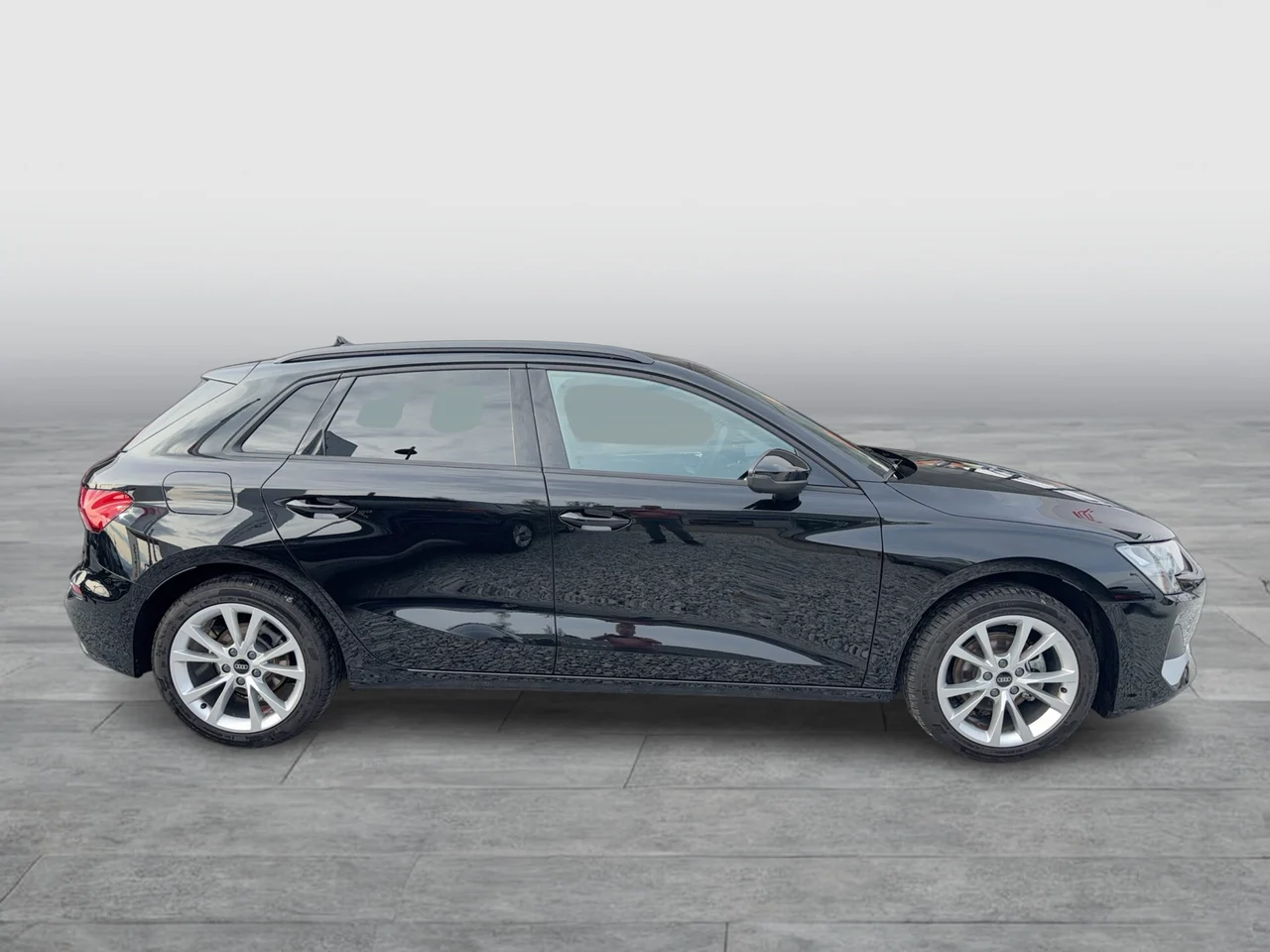Audi A3 85 kW automat rok 2025, 0E Mythosschwarz Metallic, 5 971 km, Rakúsko — foto 5 z 17