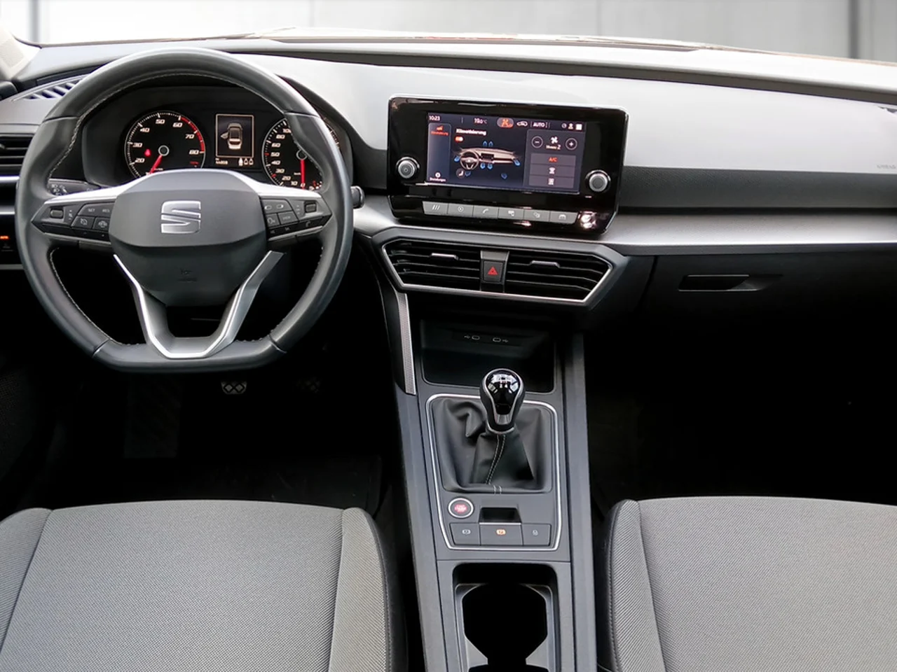 Seat Leon 1,0 TSI 81 kW manuál rok 2024, Magnet-Grau Metallic, 44 806 km, Rakúsko — foto 12 z 21