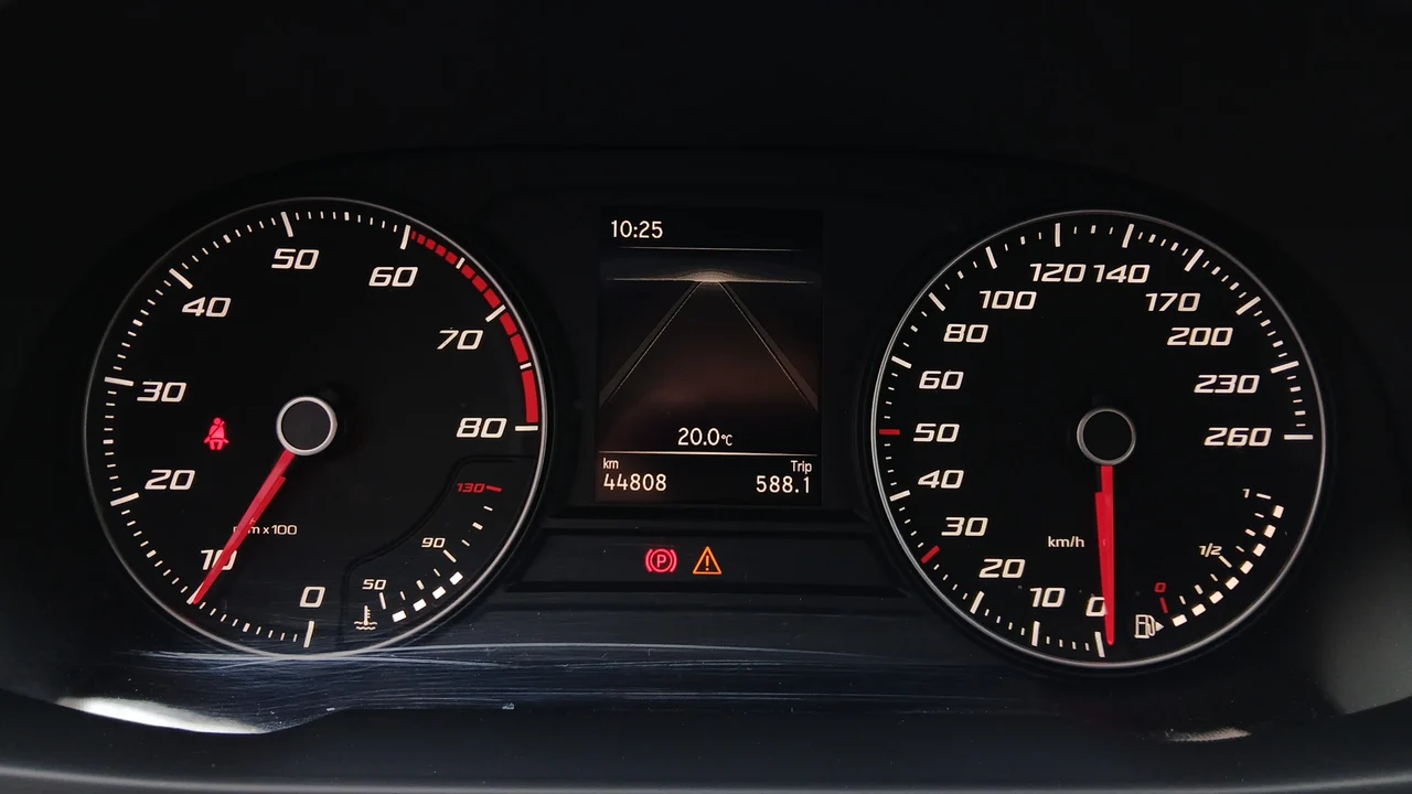 Seat Leon 1,0 TSI 81 kW manuál rok 2024, Magnet-Grau Metallic, 44 806 km, Rakúsko — foto 14 z 21