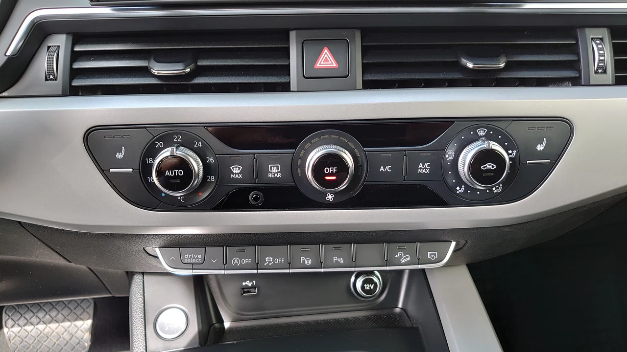 Audi A4 4x4 3,0 170 kW TDI automat rok 2019, ibisweiß, 109 380 km, Rakúsko — foto 6 z 17