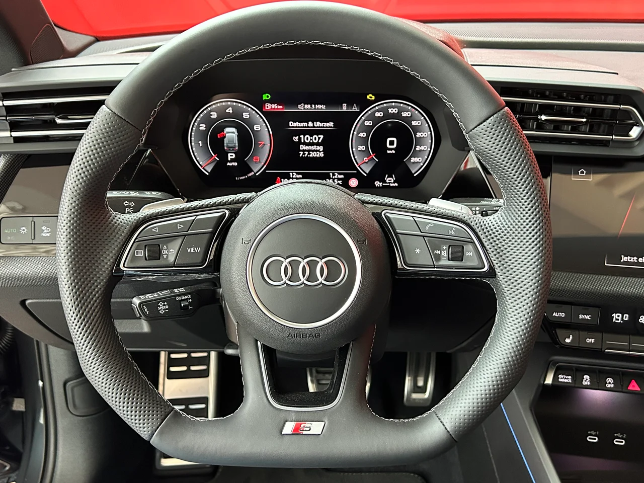 Audi A3 1,5 85 kW TFSI automat rok 2026, Manhattangrau Metallic, 4 606 km, Rakúsko — foto 5 z 20