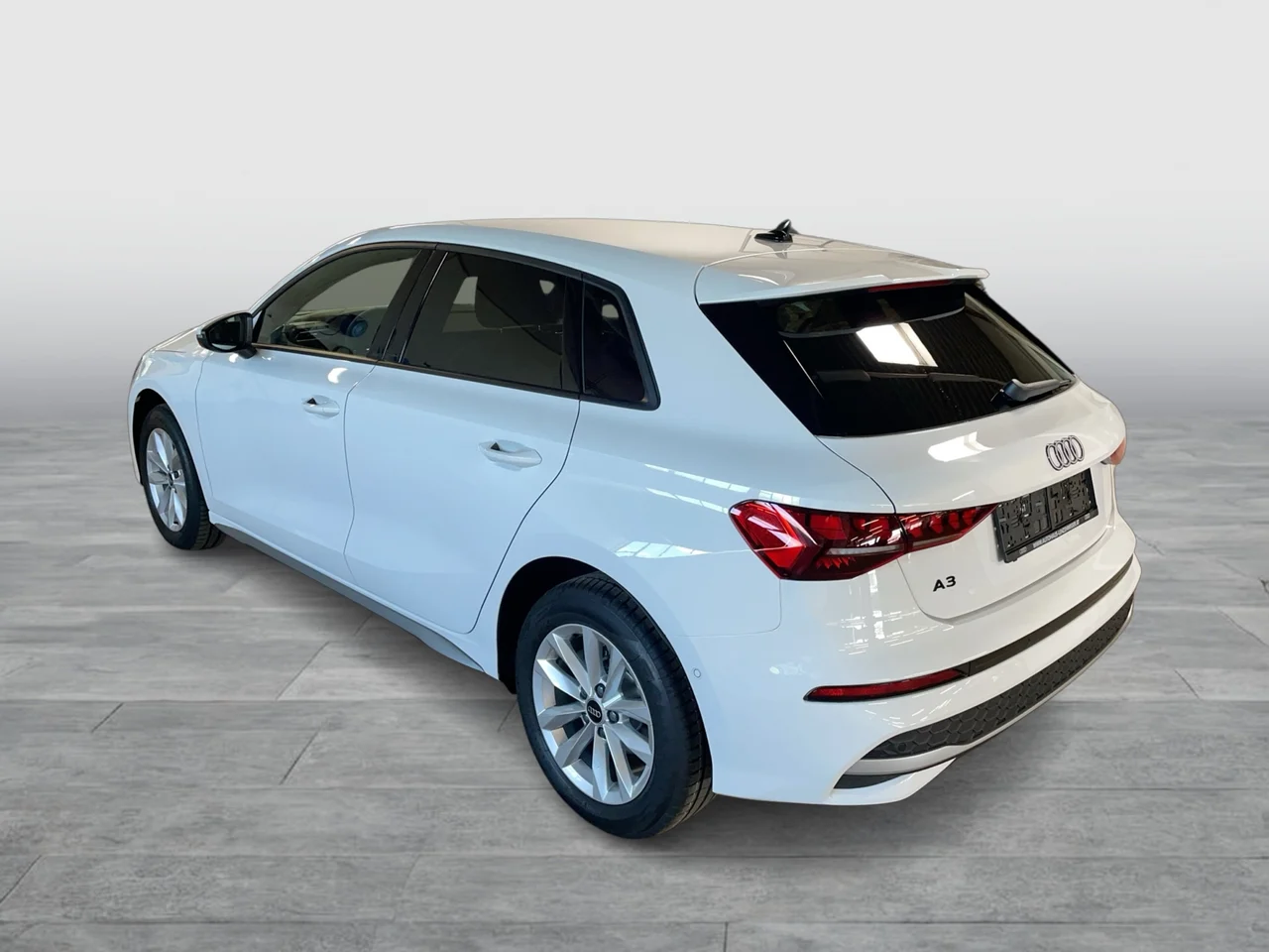 Audi A3 1,5 85 kW TFSI automat rok 2026, Arkonaweiss, 3 000 km, Rakúsko — foto 3 z 14