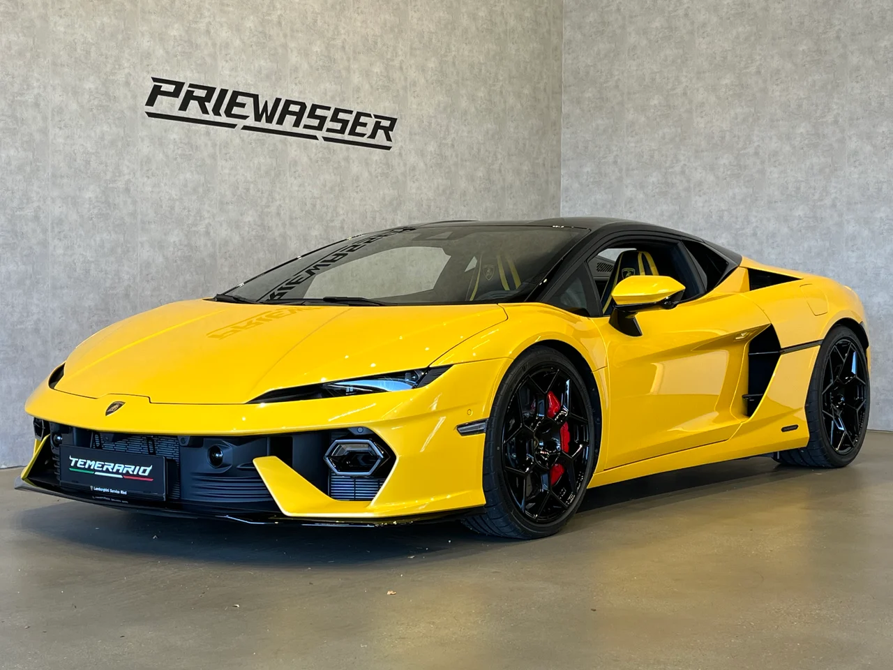 Lamborghini Temerario 4x4 4,0 677 kW automat rok 2026, Giallo Inti, 1 800 km, Rakúsko — foto 2 z 23
