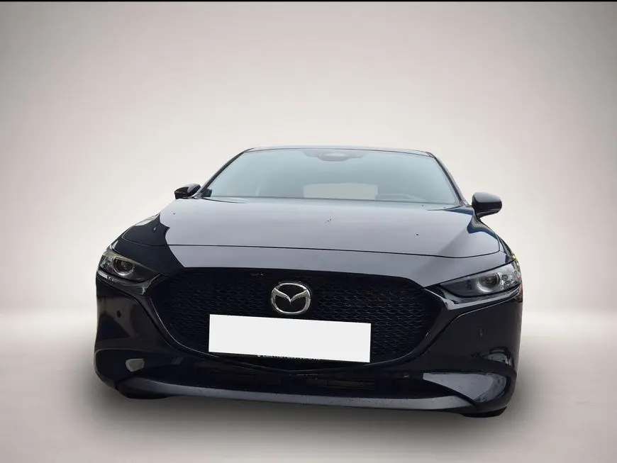 Mazda 3 2,5 103 kW manuál rok 2026, čierna, 6 500 km, Nemecko — foto 3 z 6
