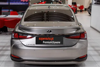 Lexus Es 2,5 160 kW automat rok 2024, 29 063 km, Poľsko — foto 3 z 10