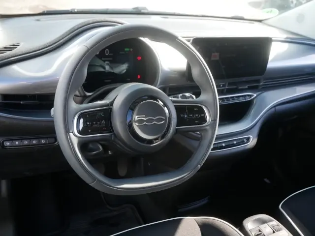 Fiat 500E 1,5 87 kW 42 Kwh automat rok 2024, sivá, 12 362 km, Nemecko — foto 14 z 28